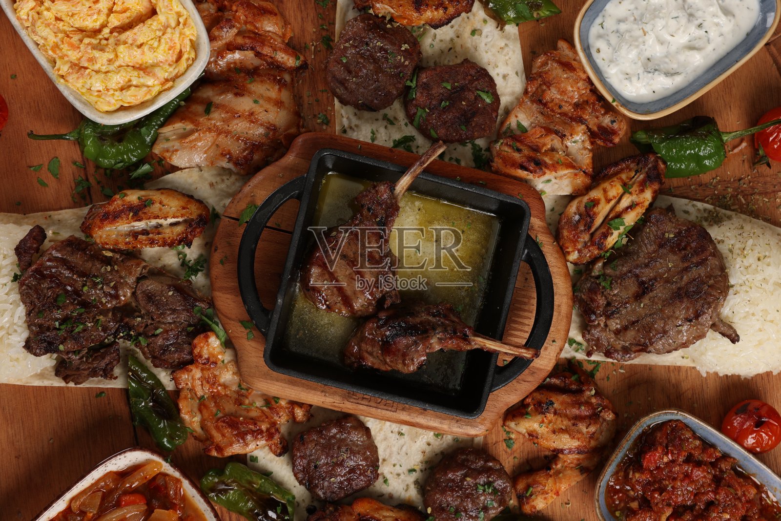 什锦美味的烤肉在烧烤股票的照片照片摄影图片