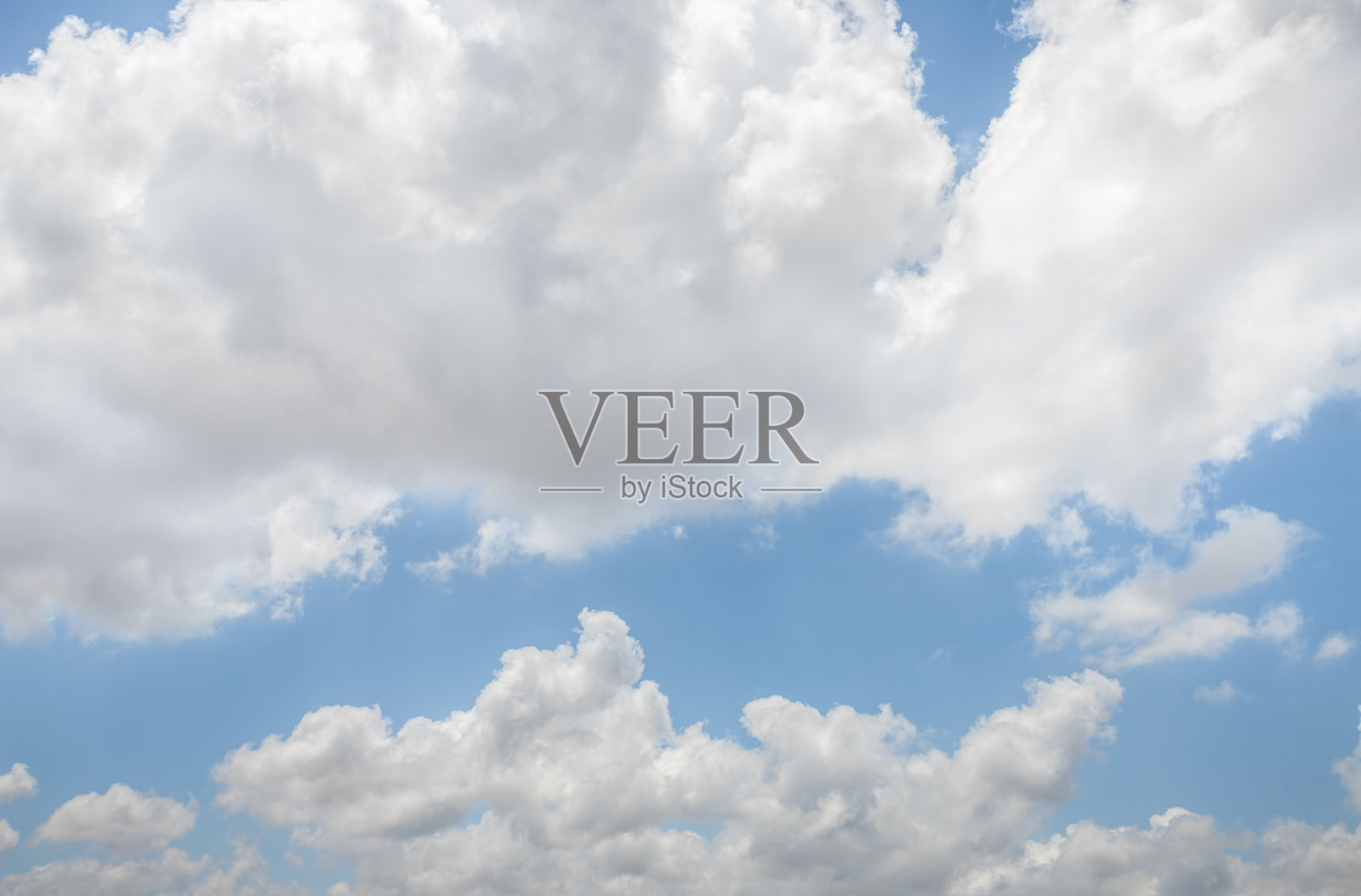 以色列北部夏季蓝天中无与伦比的云彩之美照片摄影图片