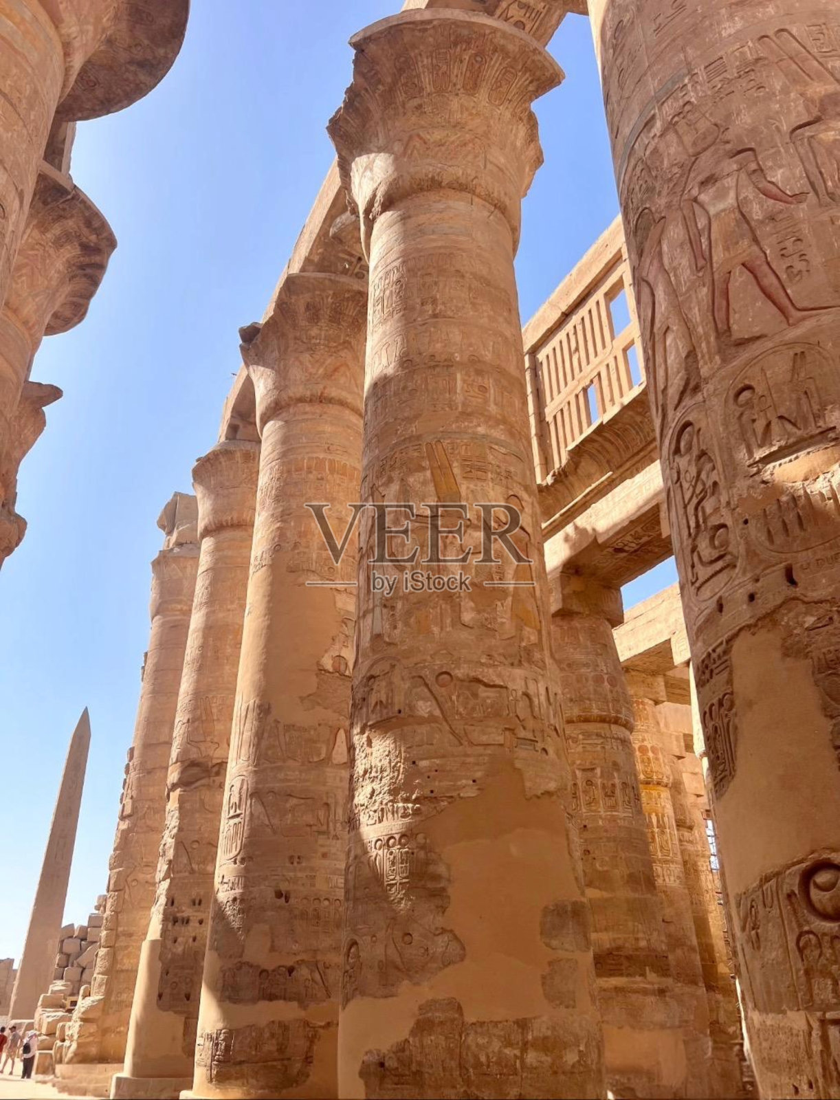 卡纳克神庙雄伟的古老柱子照片摄影图片