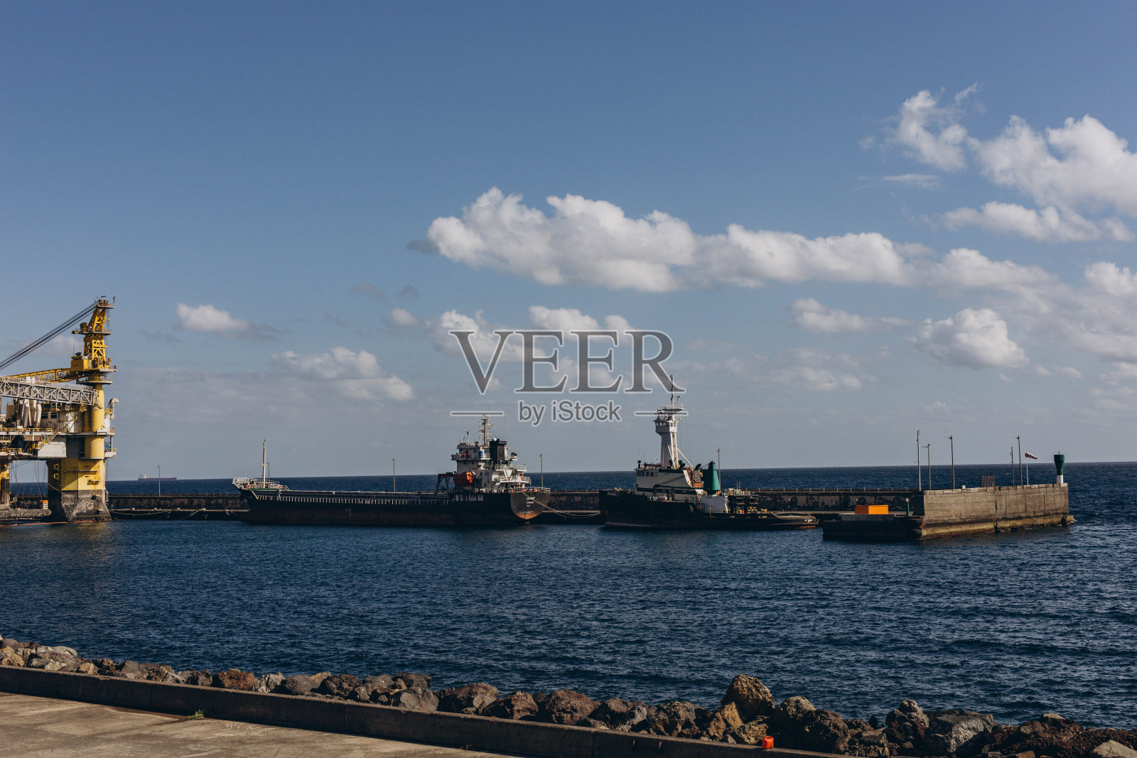 圣克鲁斯德特内里费港的钻井作业照片摄影图片