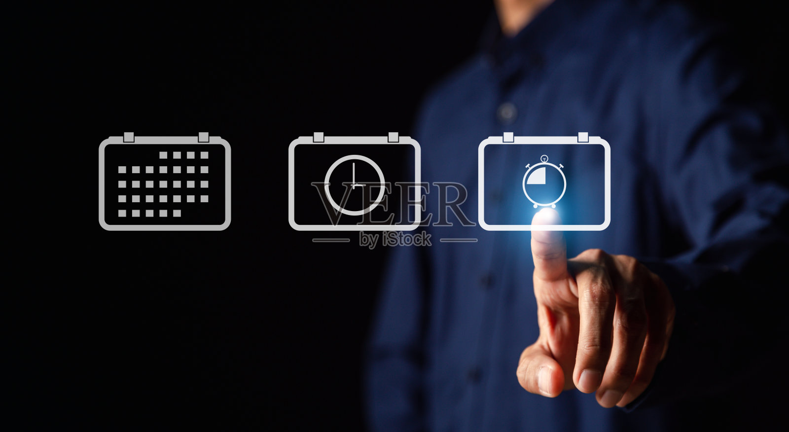 日历议程会议预约活动信息概念。活动策划人在虚拟屏幕上安排日程安排,进行活动日程管理。照片摄影图片