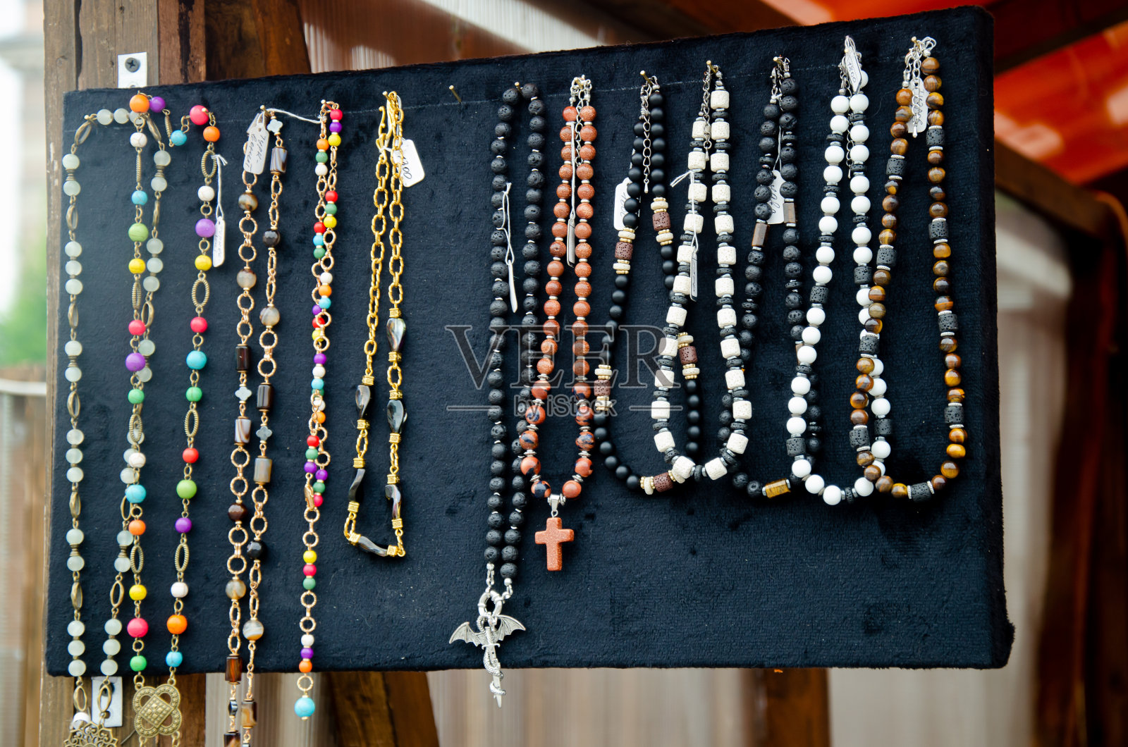 手工设计的珠宝出售照片摄影图片