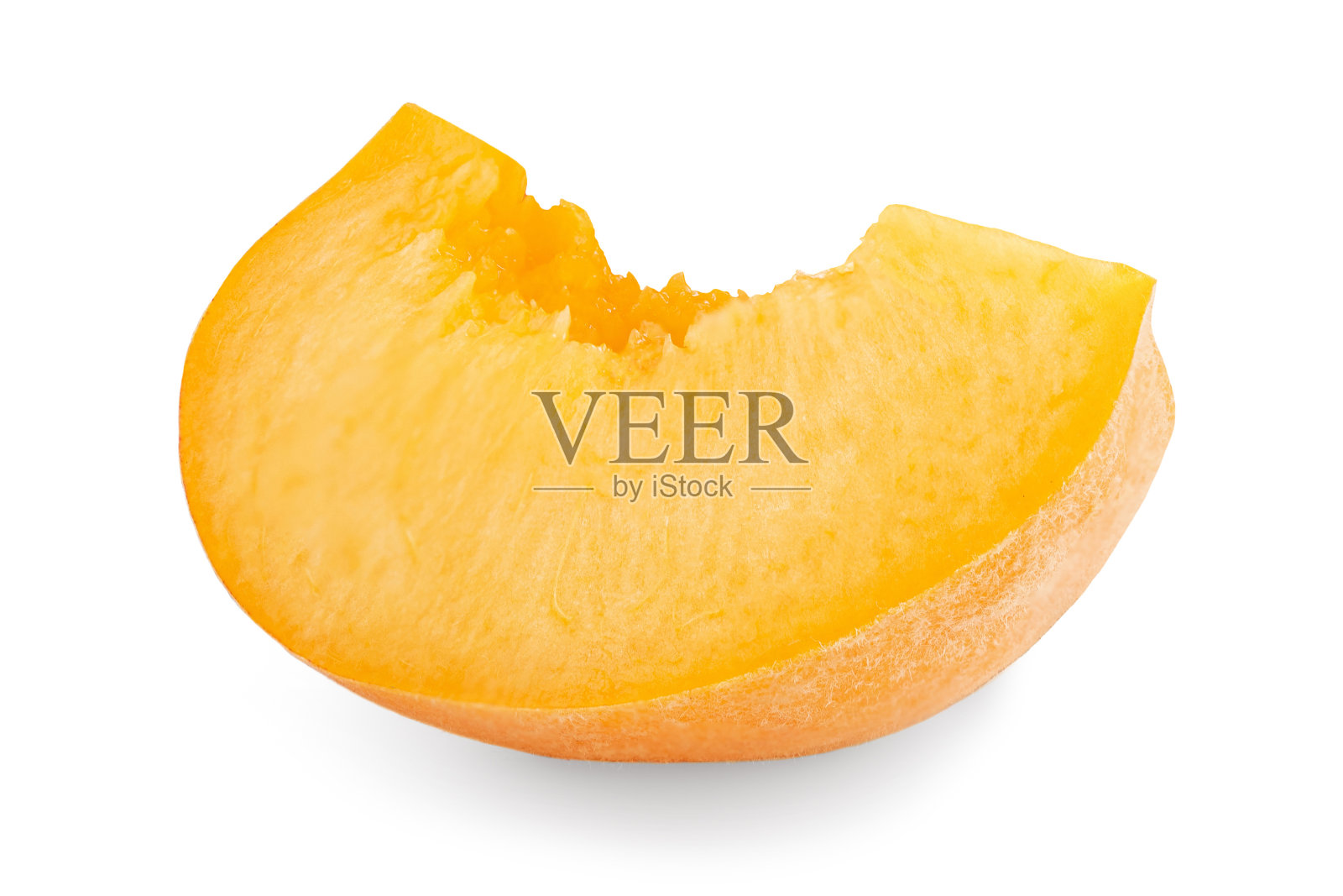 桃楔分离。白色背景上的桃子或油桃水果片。照片摄影图片