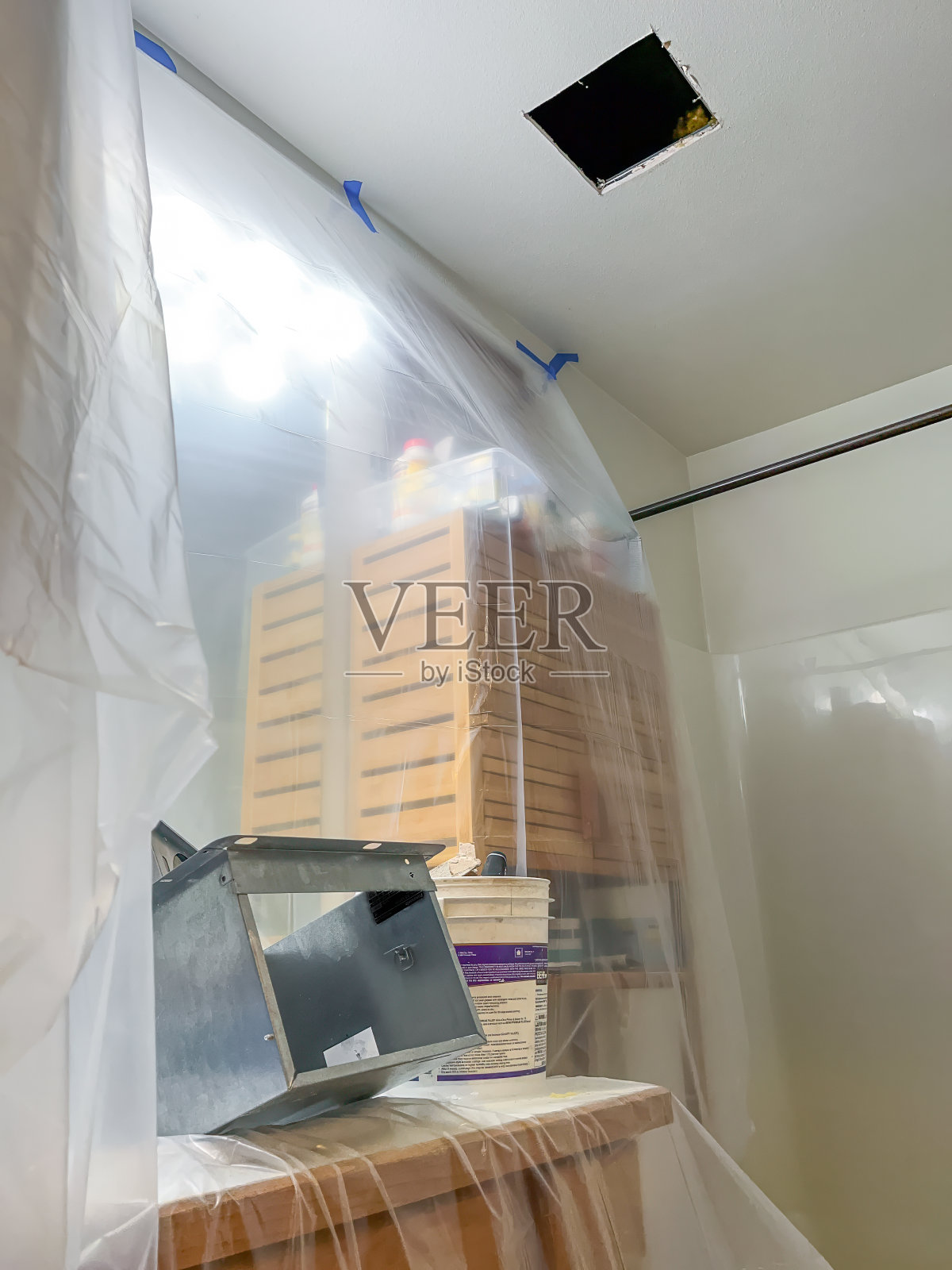 浴室吊扇更换专业或DIY照片摄影图片