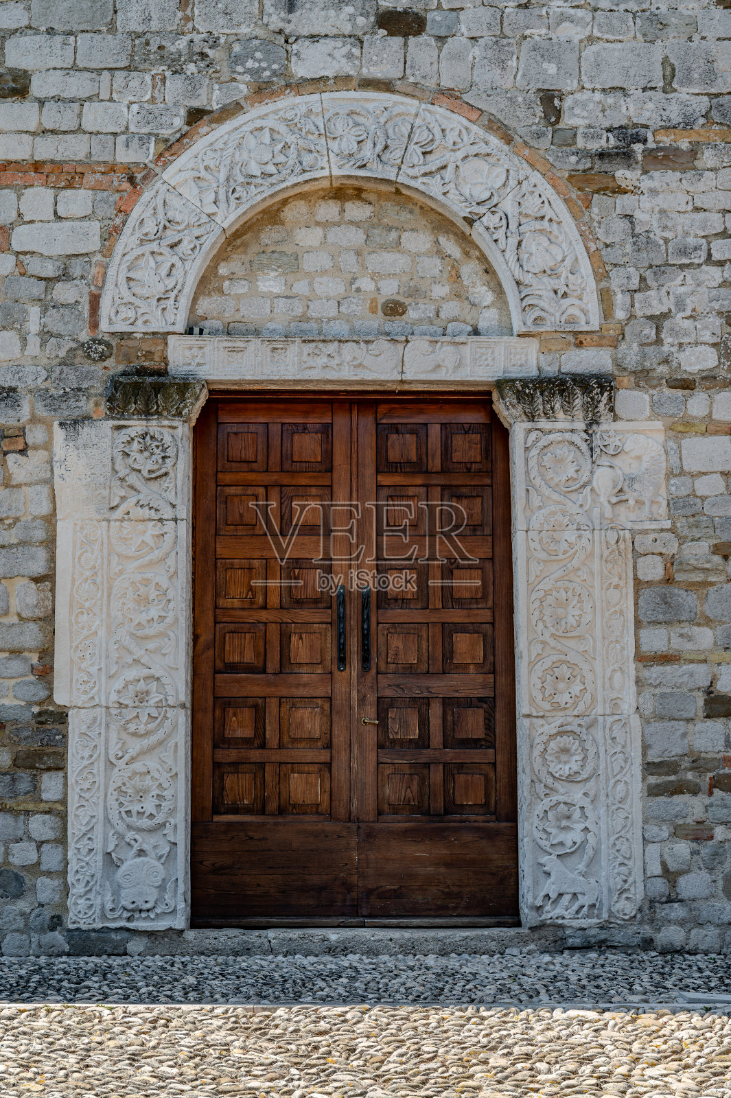 Guardia Vomano di Notaresco。阿布鲁佐。圣克莱门特修道院照片摄影图片