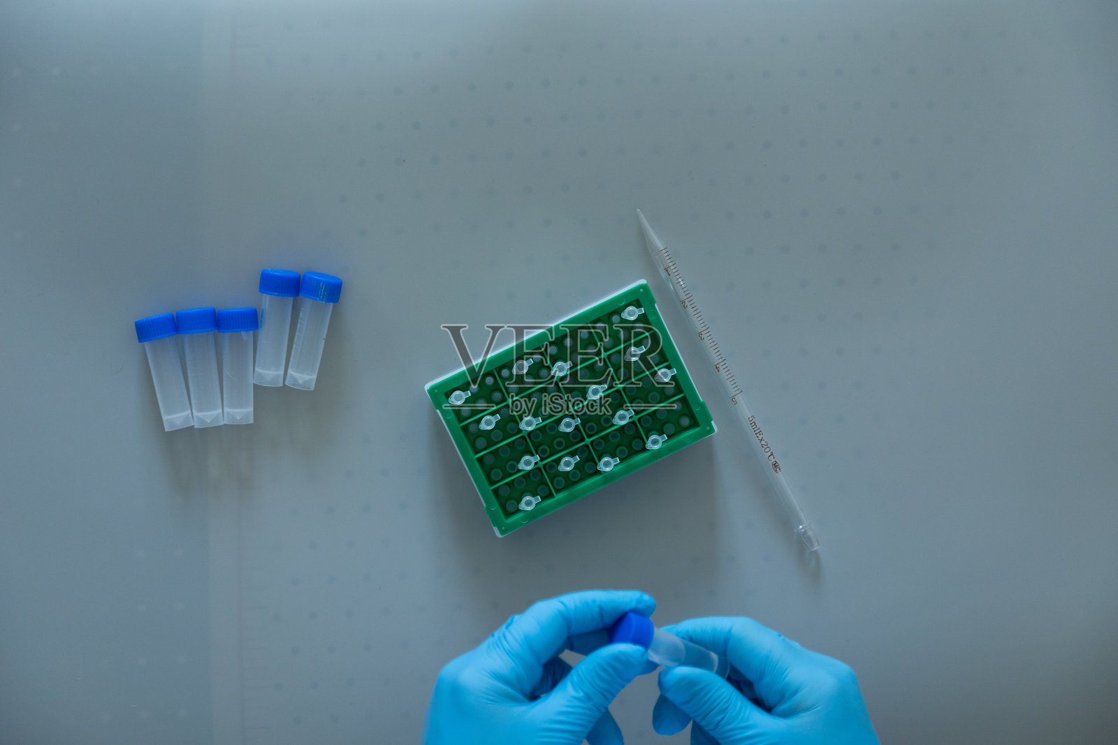 制药行业生产线。药品和药物的制造,药品。照片摄影图片