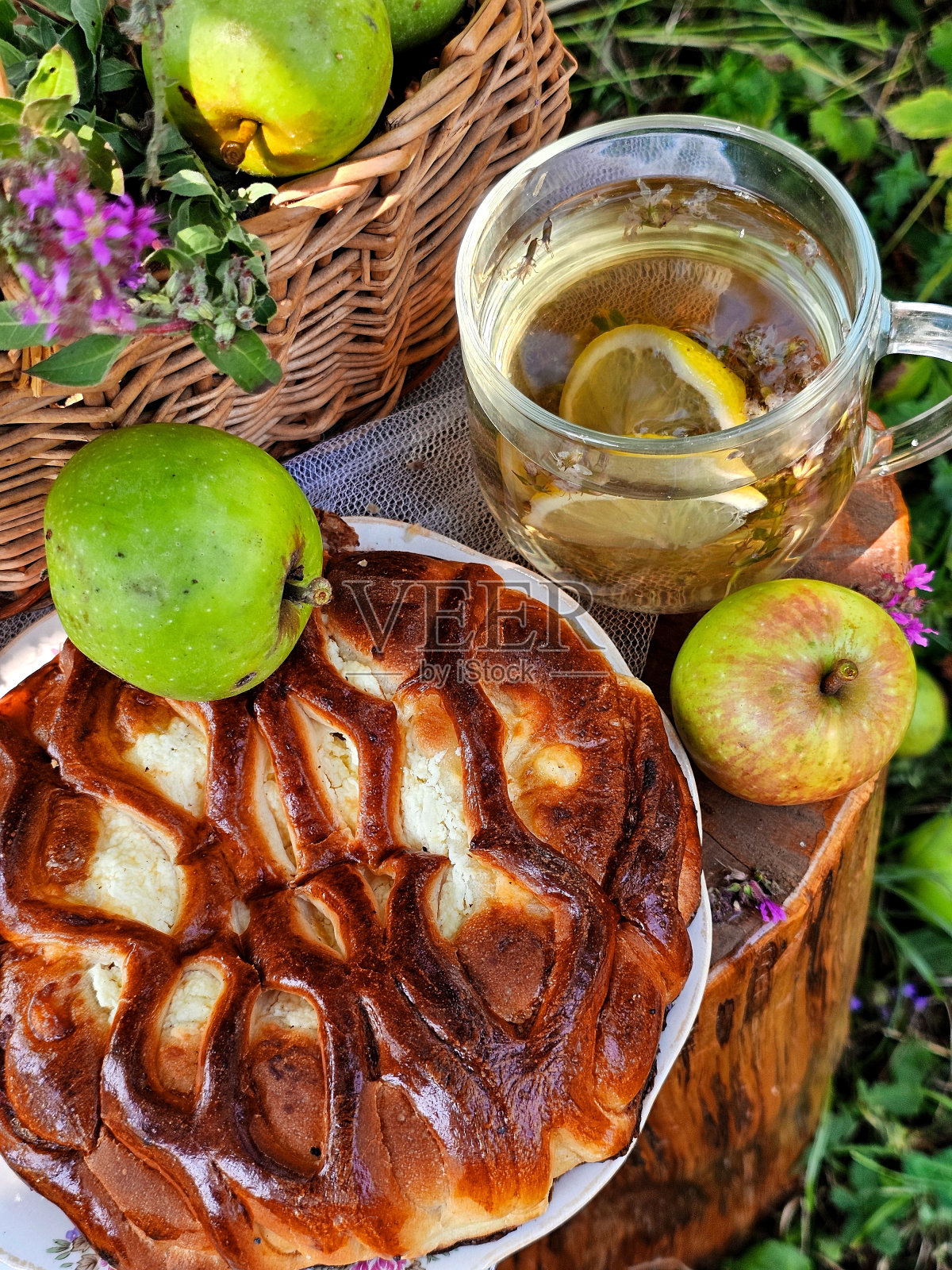 花草茶配糕点照片摄影图片