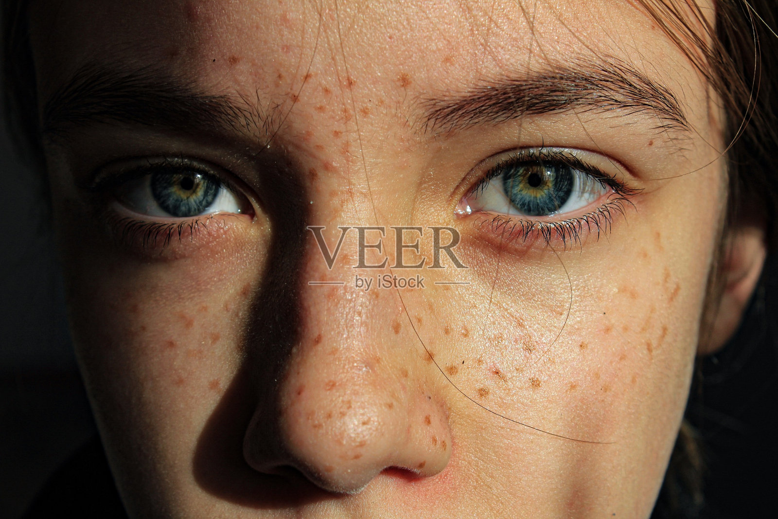 少女的特写肖像照片摄影图片