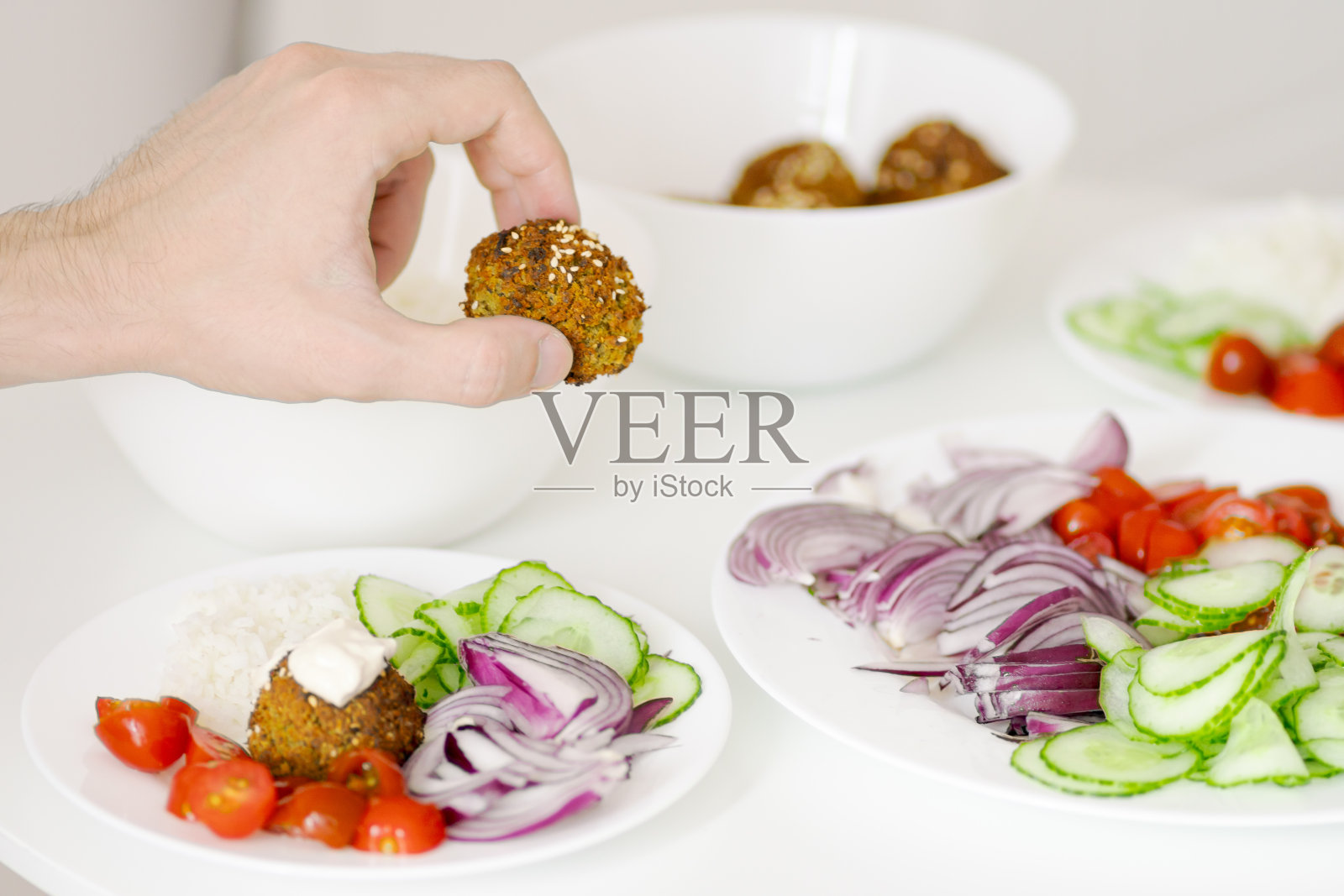 在家吃健康的沙拉三明治照片摄影图片