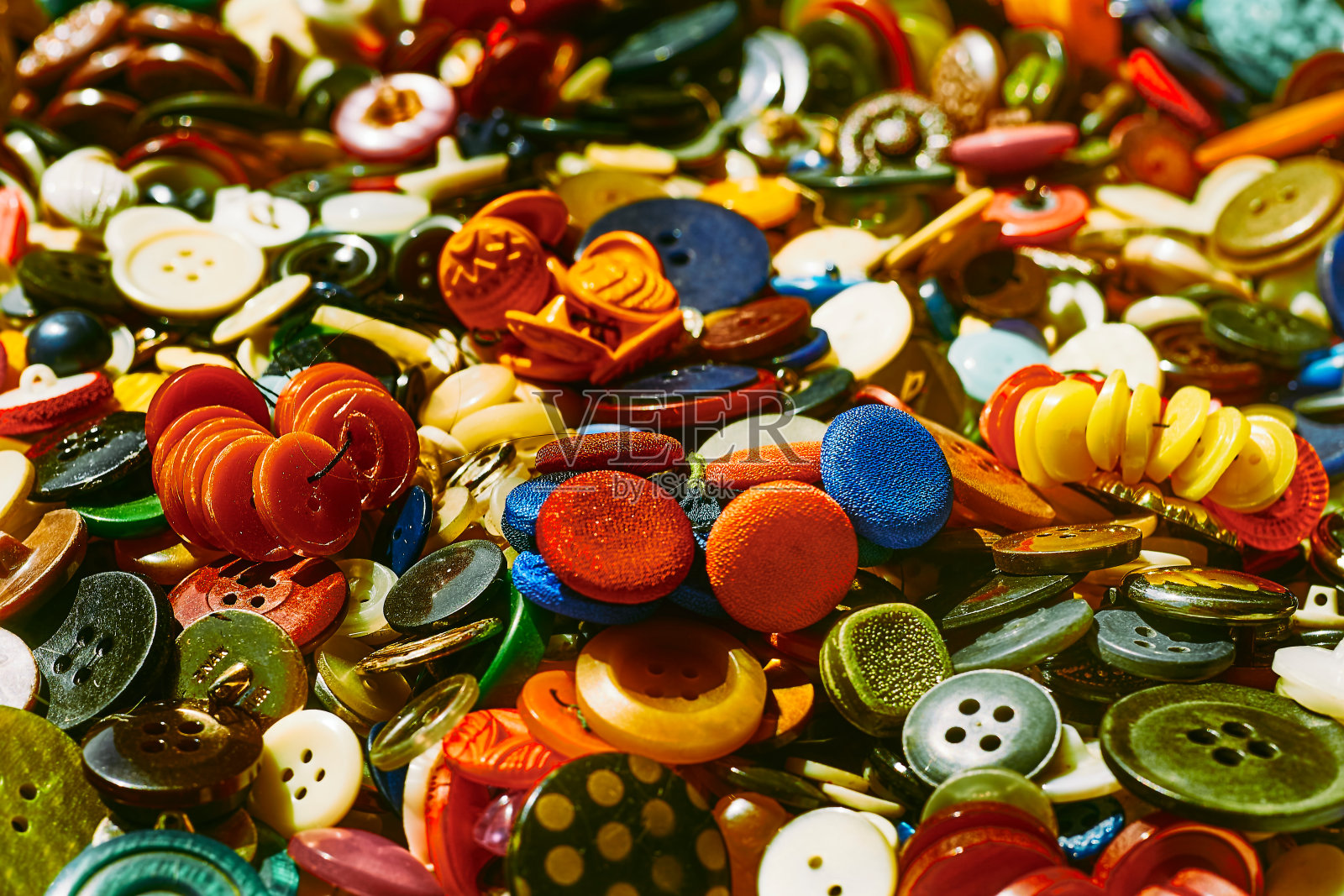 各式各样的钮扣供裁缝、裁缝使用照片摄影图片