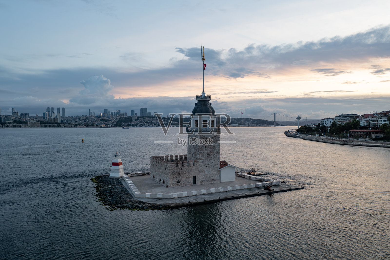 伊斯坦布尔鸟瞰图少女塔,博斯普鲁斯海峡,Kız Kulesi,马尔马拉海,伊斯坦布尔,土耳其照片摄影图片