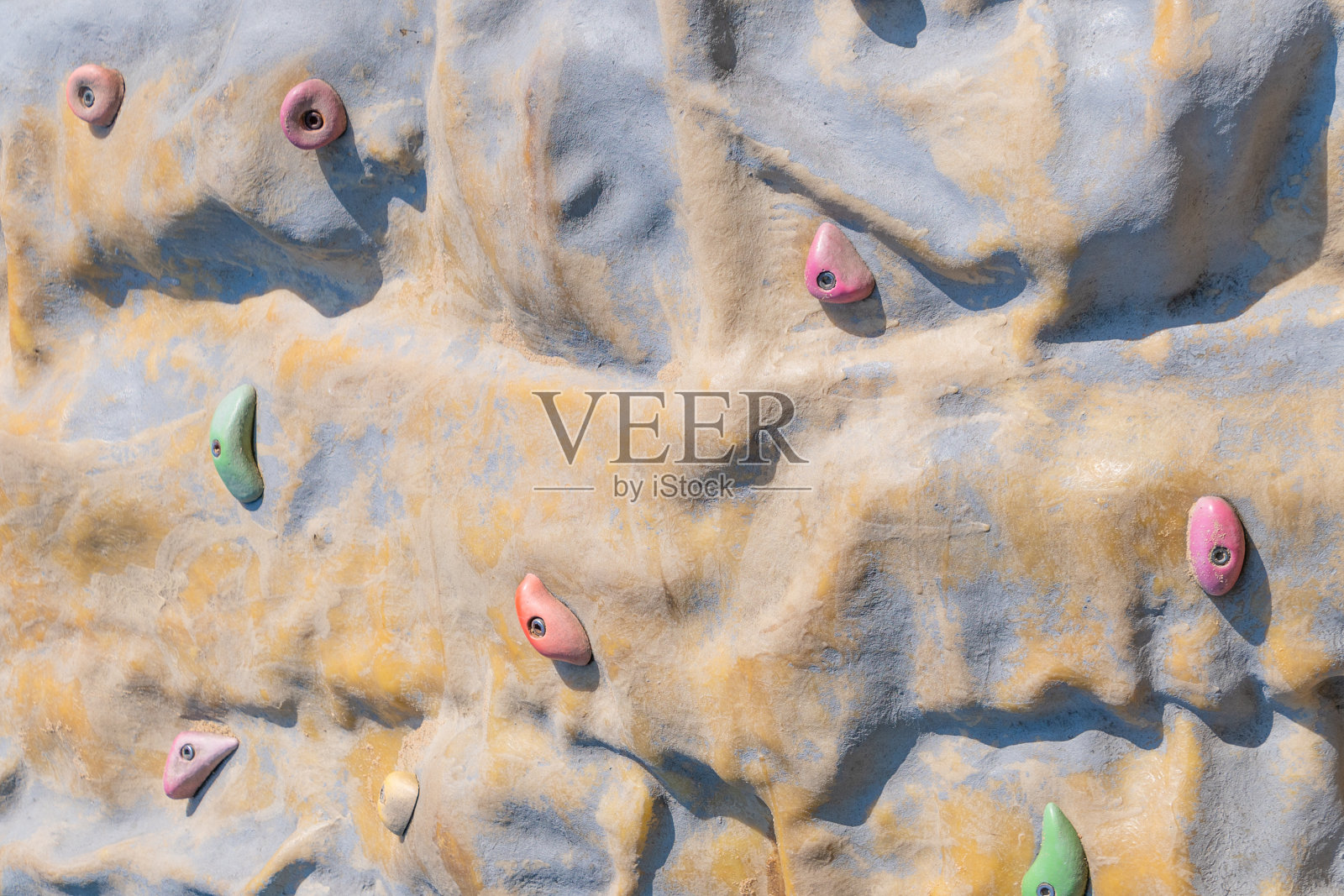 公园里的儿童攀岩墙,特写。照片摄影图片