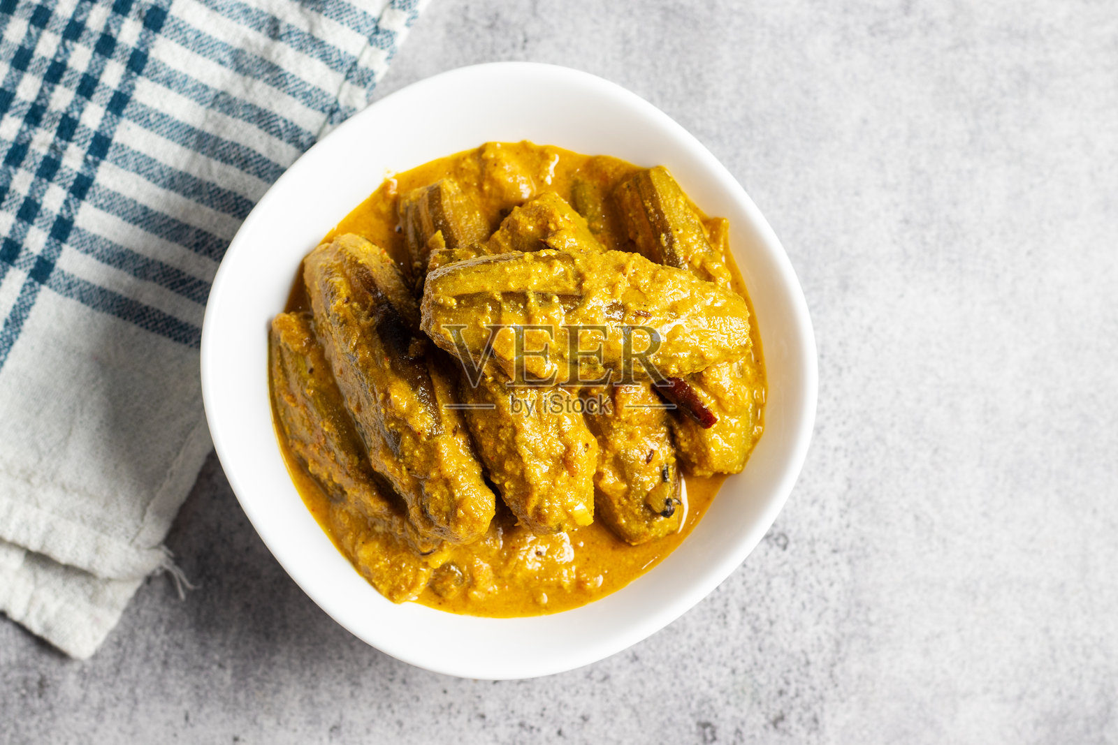 精选印度孟加拉菜“Doi Potol”,尖头葫芦配凝乳配方照片摄影图片