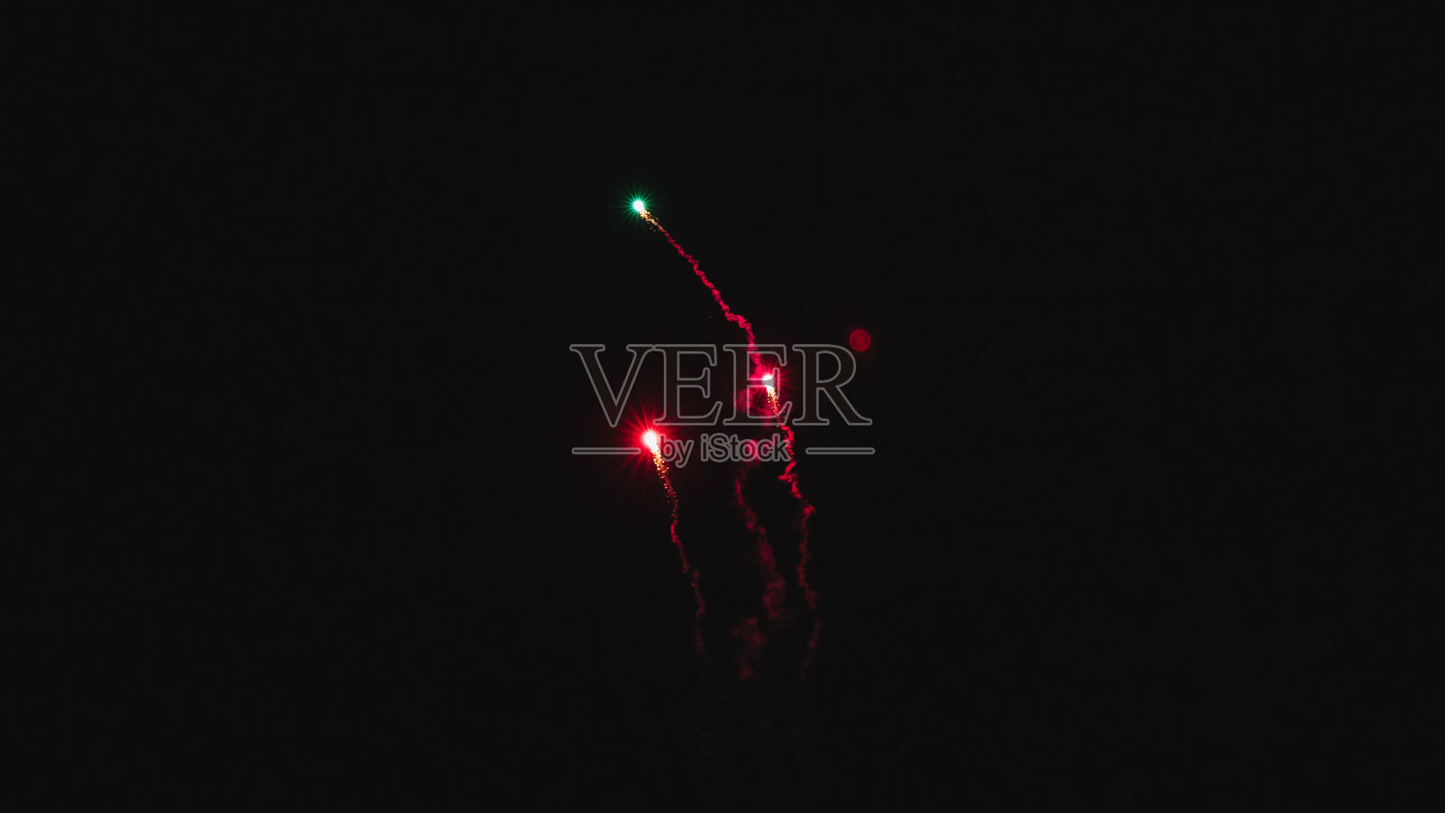 晚上的烟火照片摄影图片