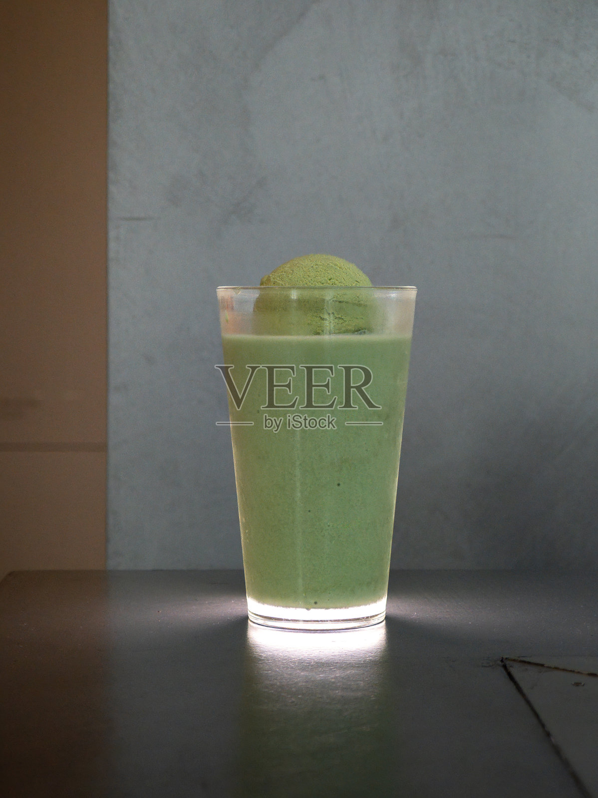 抹茶冰淇淋冰沙杯照片摄影图片