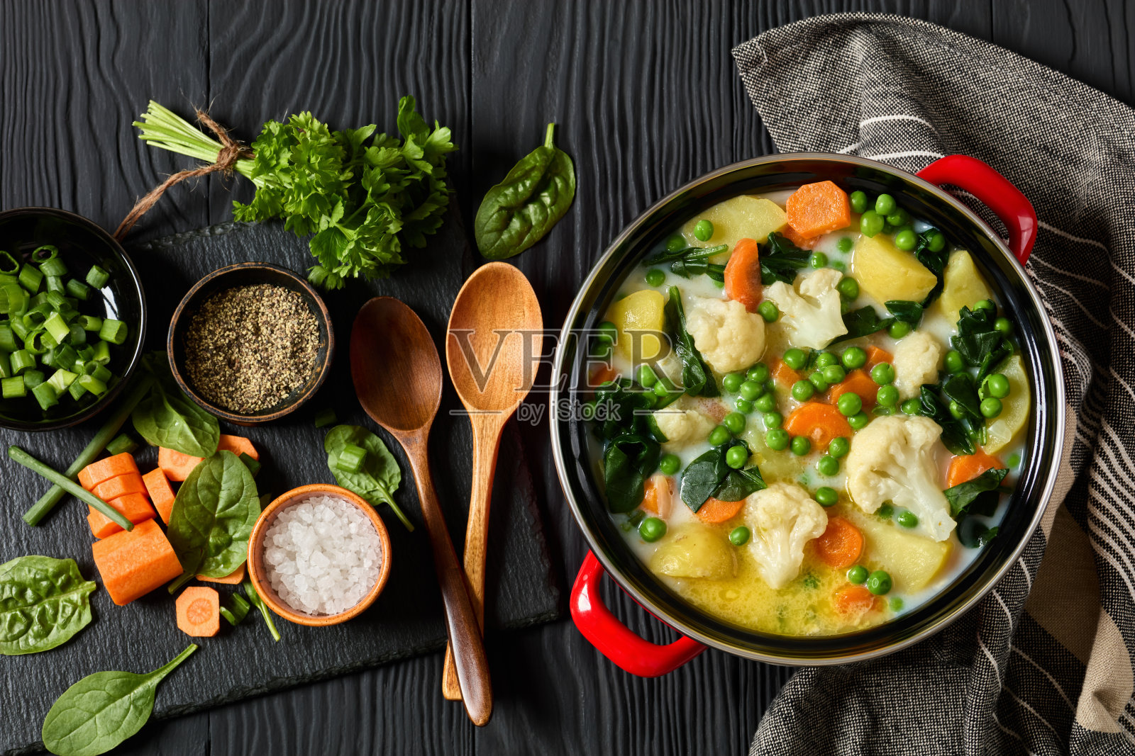 Kesakeitto,芬兰夏季蔬菜汤照片摄影图片