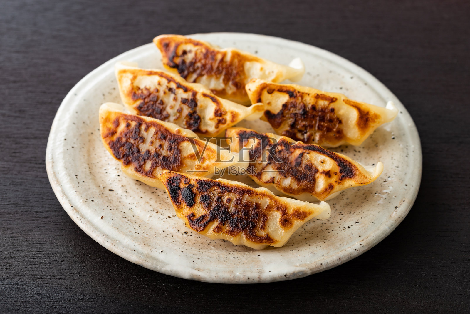 油炸饺子照片摄影图片