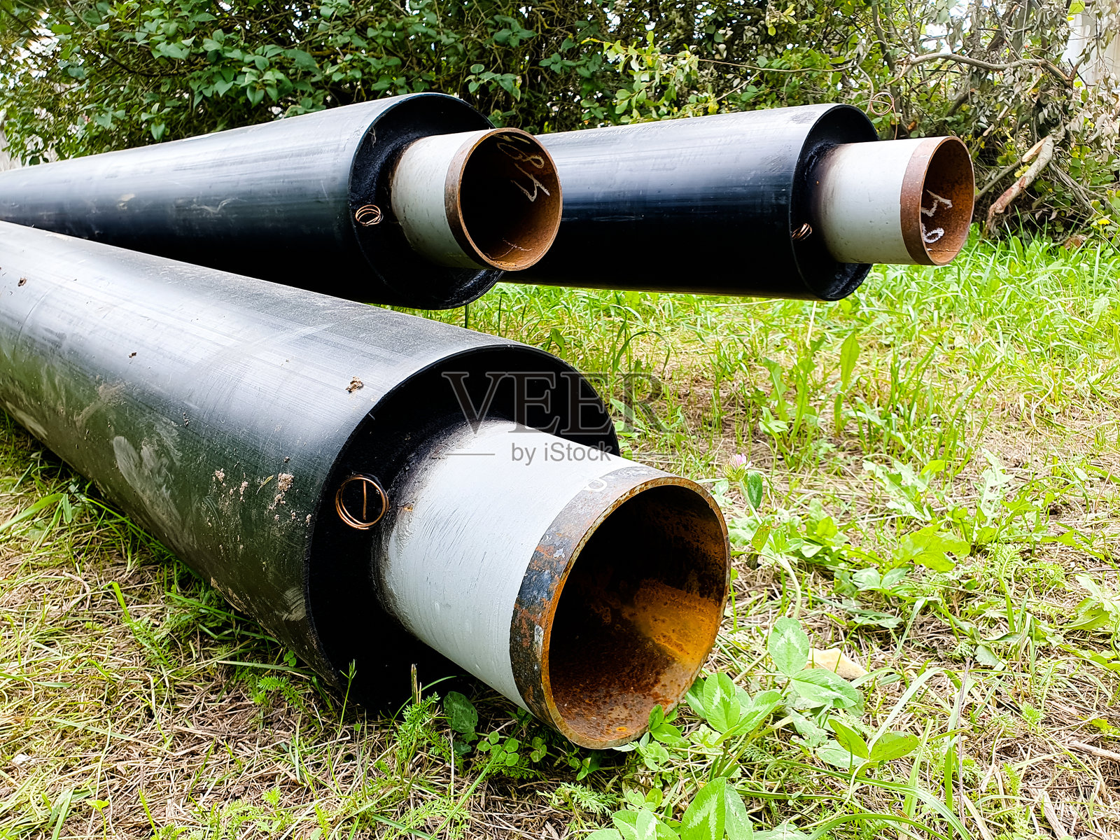 金属工业管道,维修,管道维修,管道更换修复,下水道,管道。管道用于供热管道、供水机组。照片摄影图片