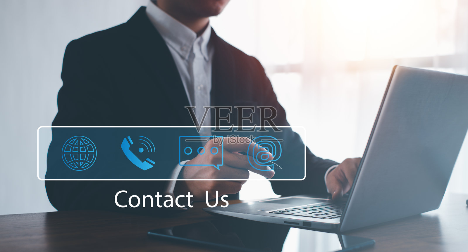 联系我们或客服热线,人来人往。(电子邮件,地址,实时聊天,电话)。客户服务。联系人,客户,电话,在线支持。照片摄影图片