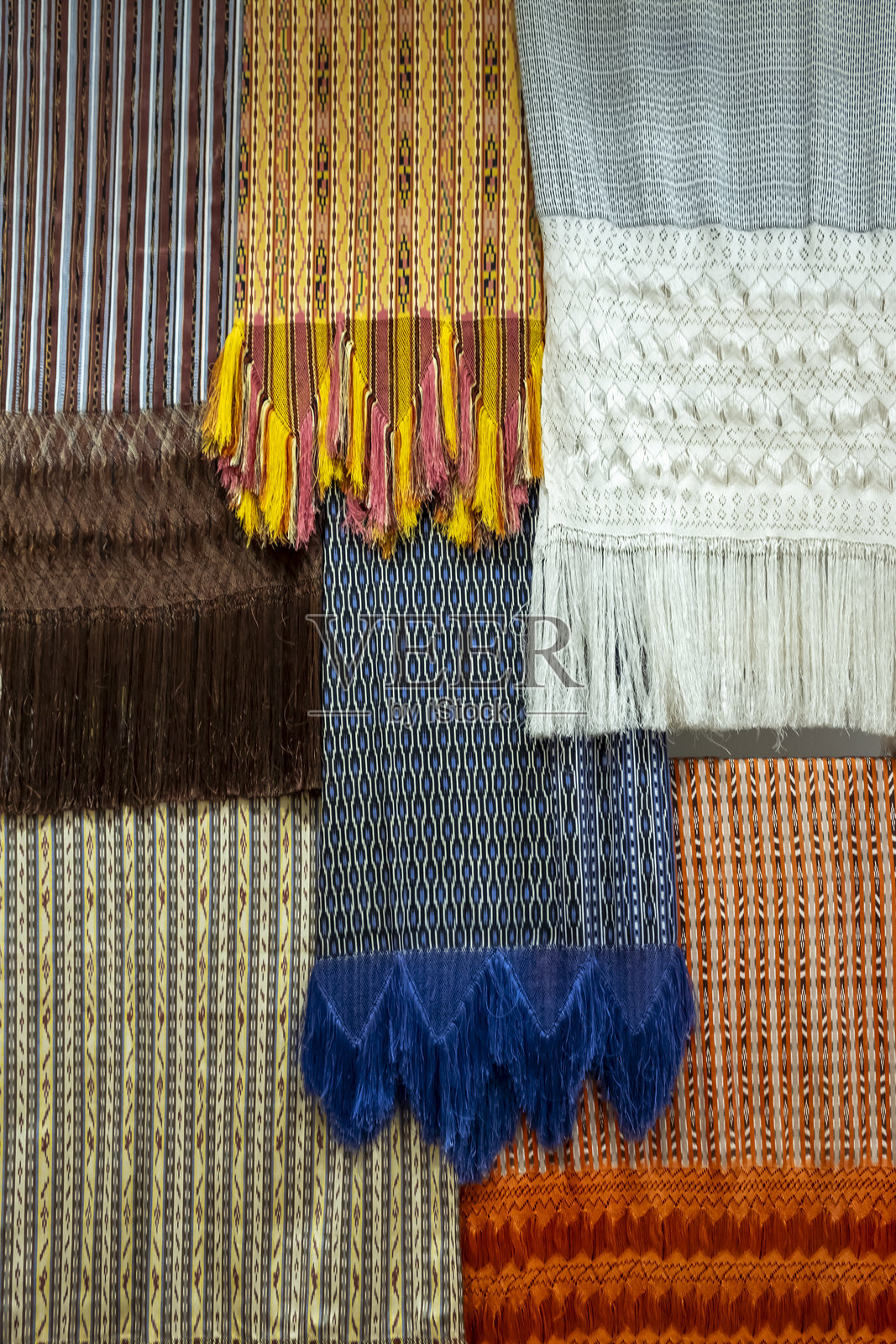 马德里,马德里,西班牙- 2024年4月2日:来自墨西哥文化的传统织物和印花,像过去一样手工制作照片摄影图片