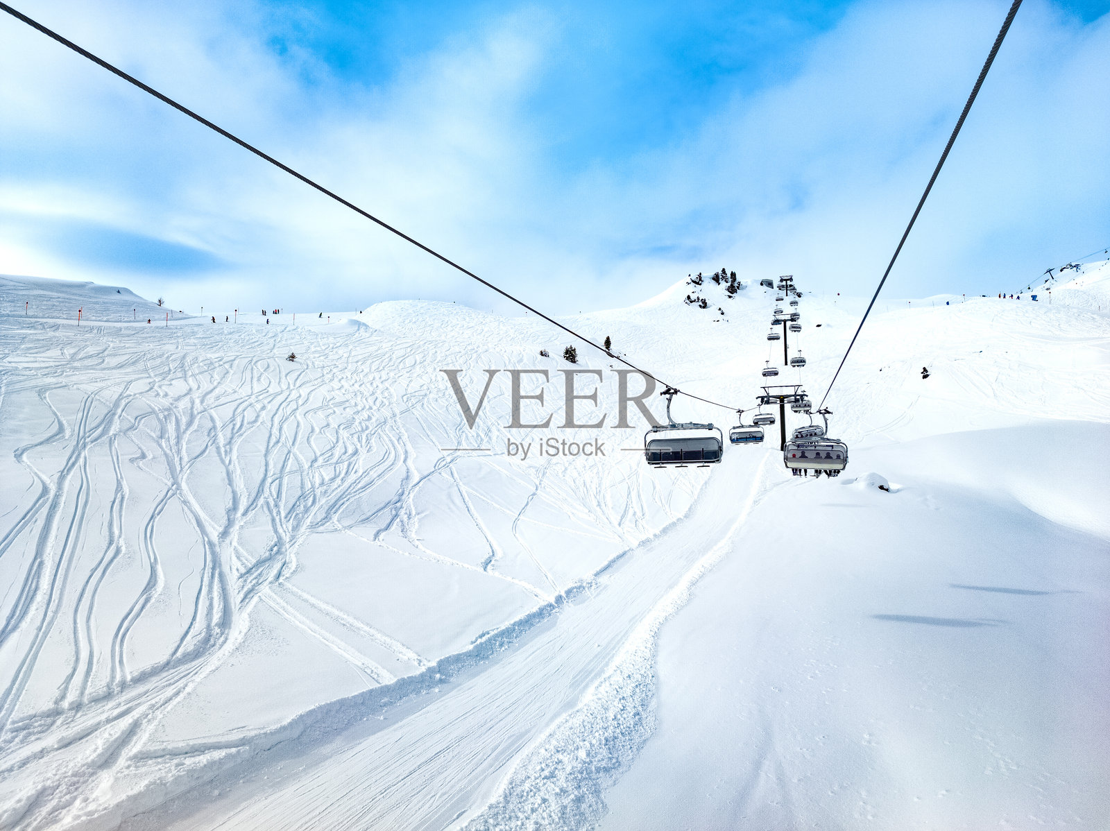 奥伯陶恩,奥地利阿尔卑斯山的滑雪胜地照片摄影图片