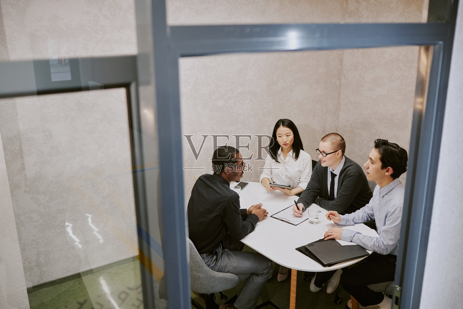 现代公司的求职面试照片摄影图片