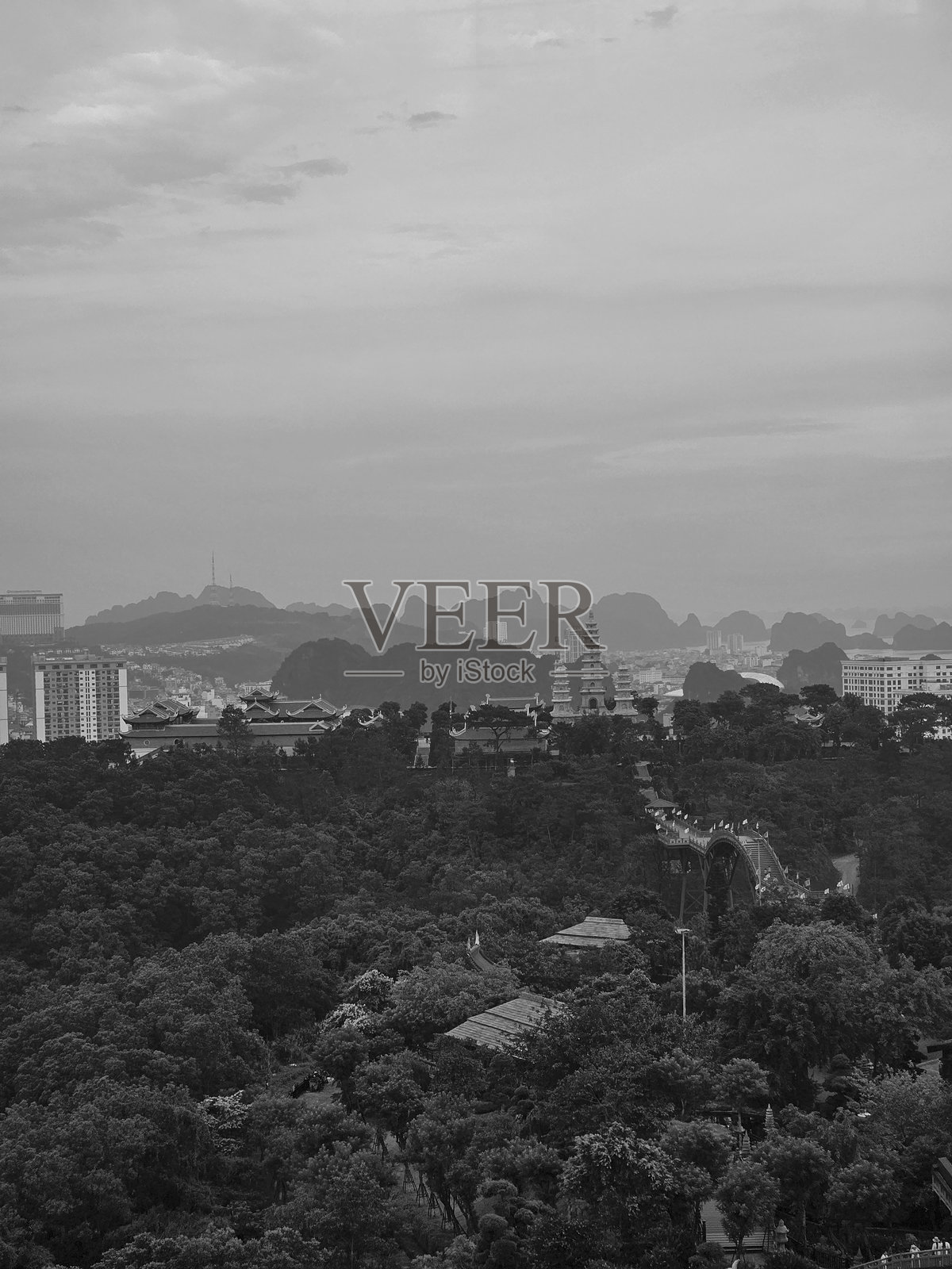 从上面看下龙城的一部分照片摄影图片