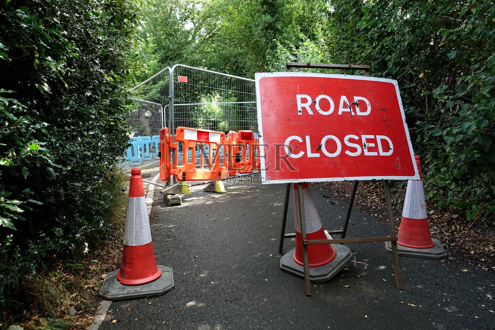 Chorleywood前方道路封闭标志照片摄影图片