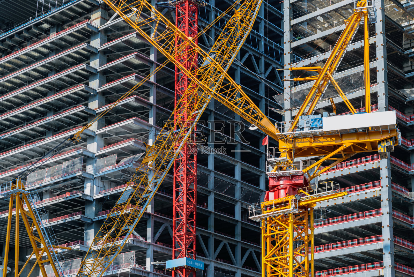 在中心城市的建筑工地工作照片摄影图片