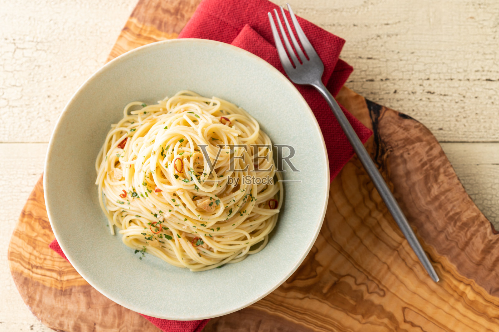 意大利面条辣椒照片摄影图片