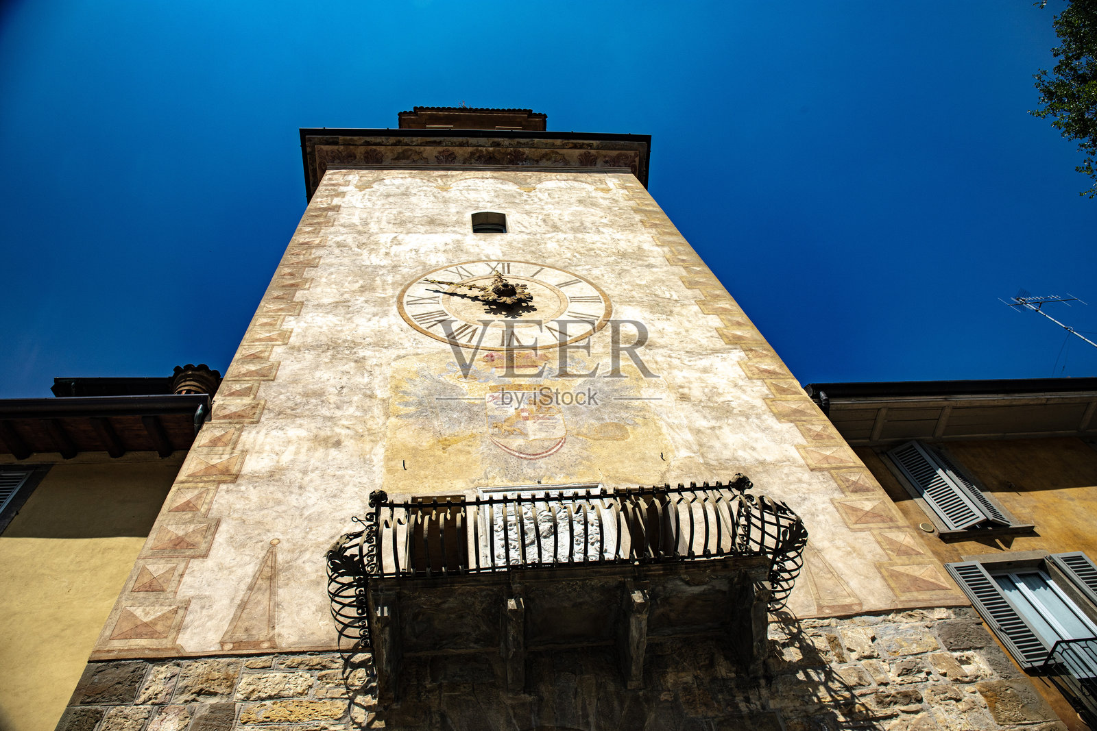 意大利伦巴第和意大利阿尔卑斯山的贝加莫城市照片摄影图片