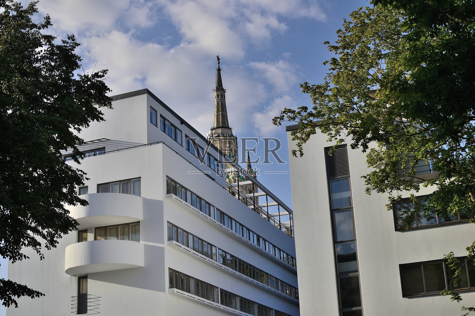 夏日里,莫斯科的Narkomfin大厦。照片摄影图片