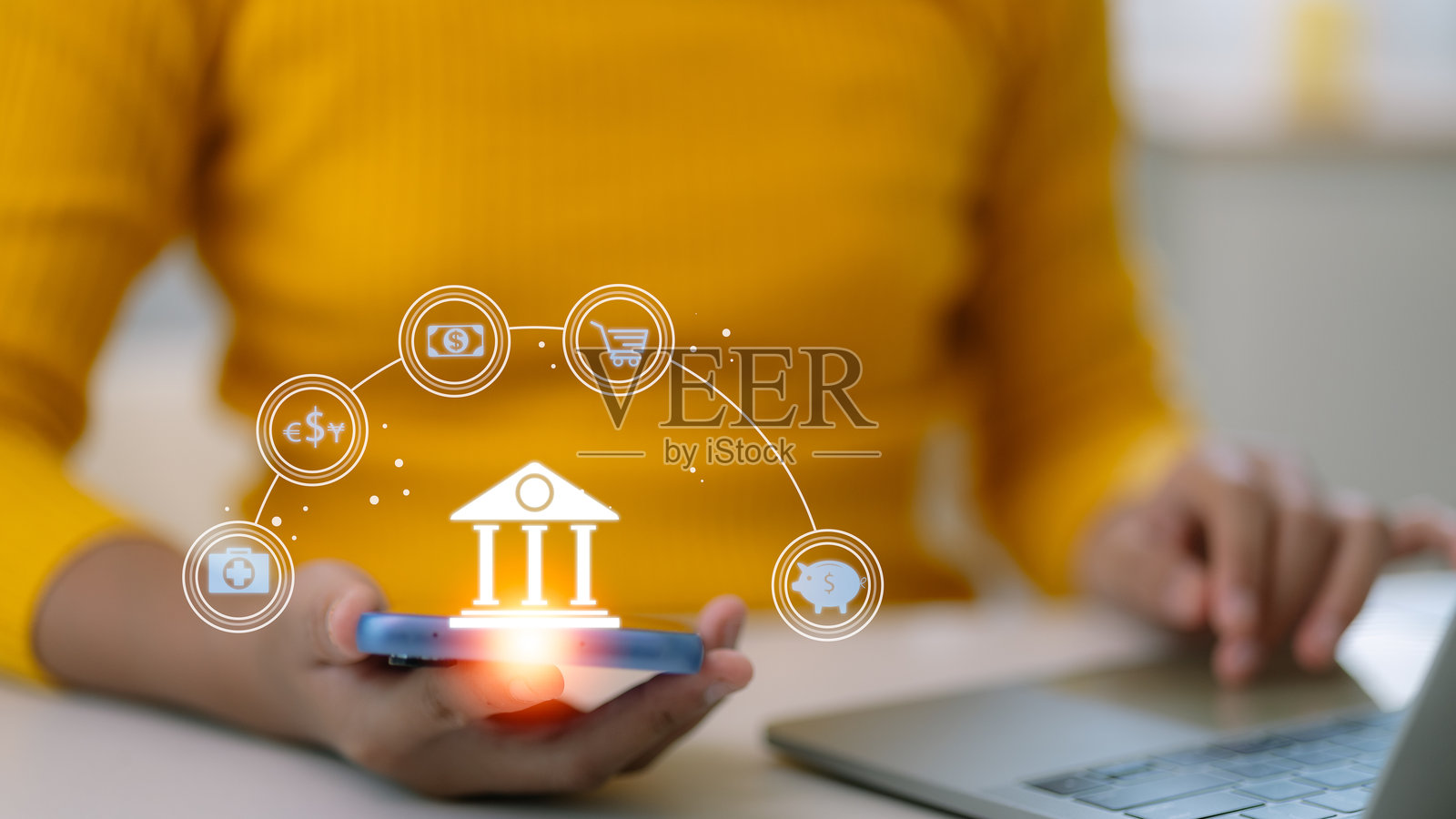 数字银行与金融科技概念。一个人展示了数字银行和金融技术图标,货币符号,强调现代在线支付系统和电子商务。照片摄影图片