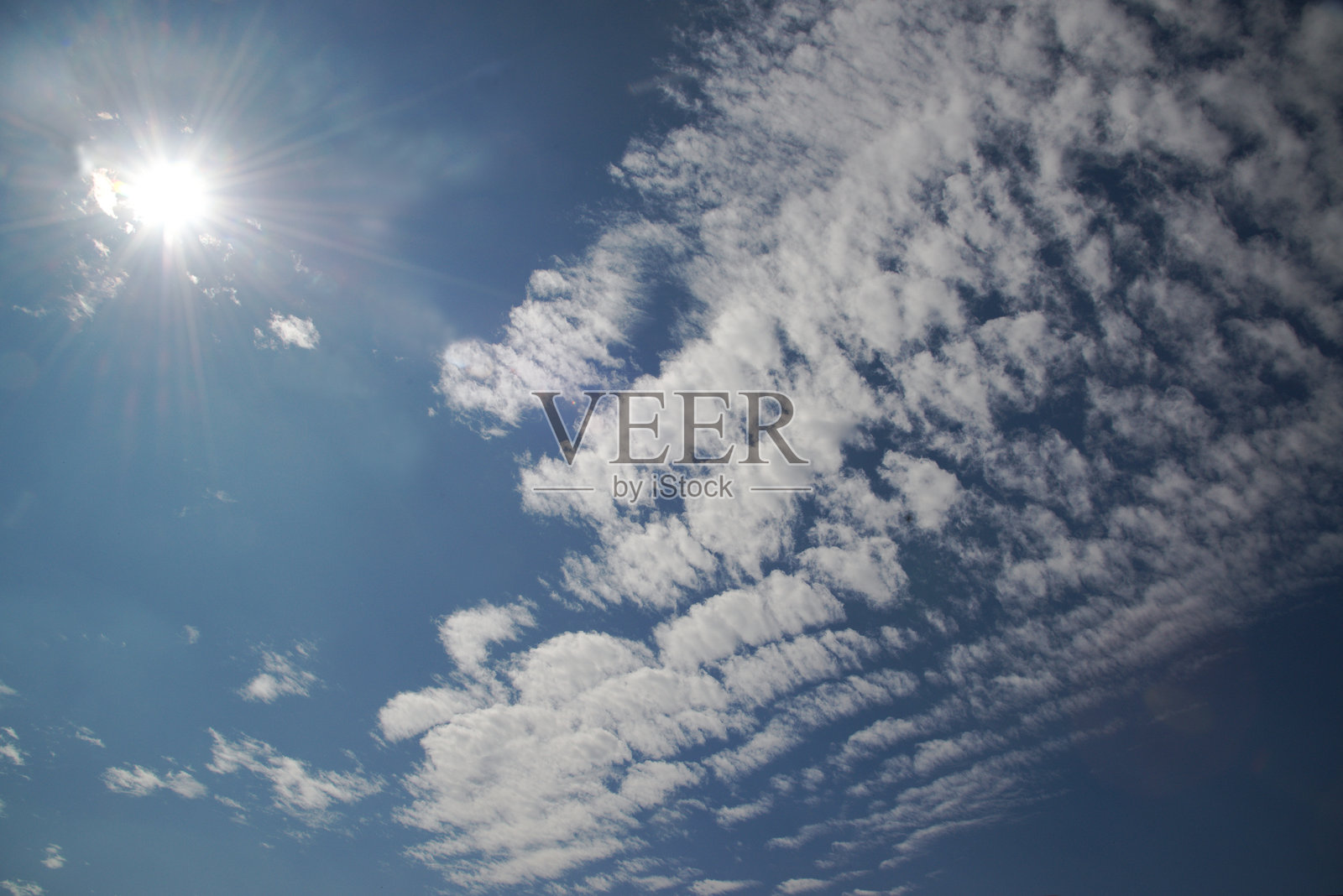 自然背景的天空视图与云。照片摄影图片