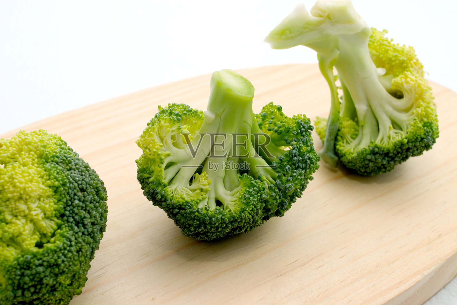 准备煮的新鲜西兰花照片摄影图片