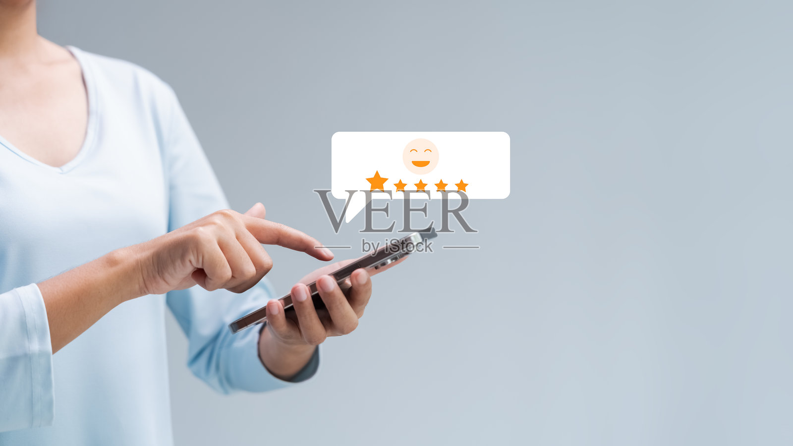 顾客给出五星评价来表达他们对产品和服务的满意。照片摄影图片