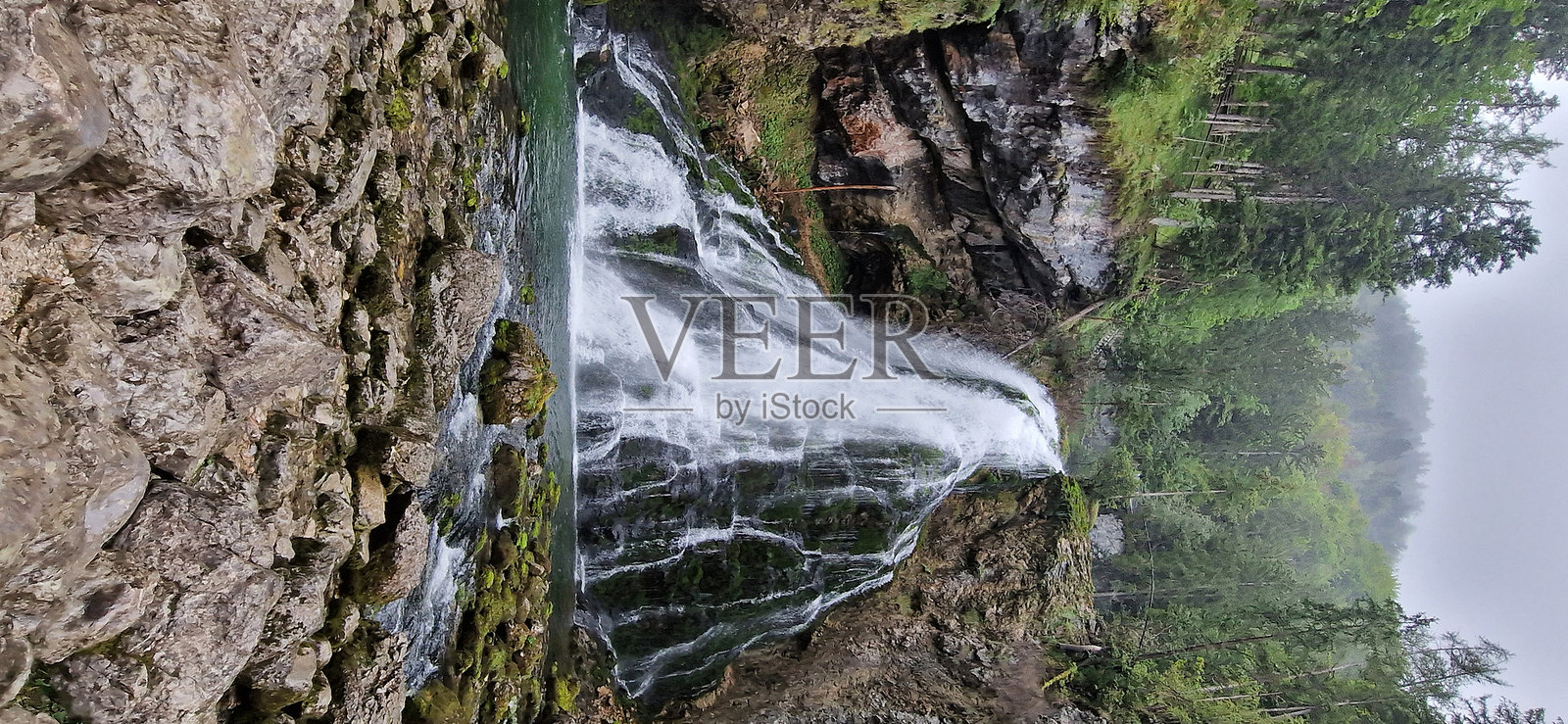 戈林附近的瀑布照片摄影图片