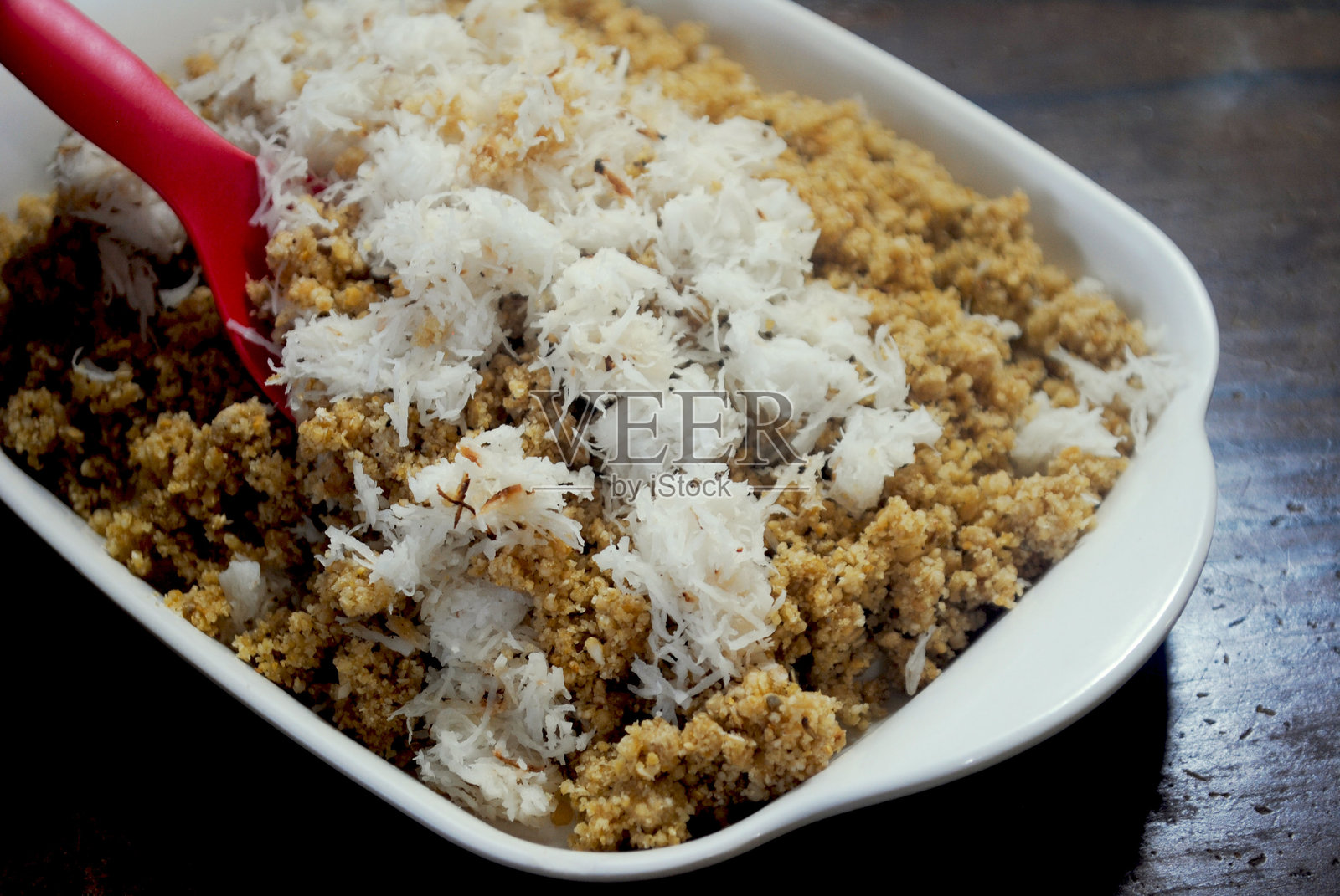 提乌尔的印尼主食。照片摄影图片