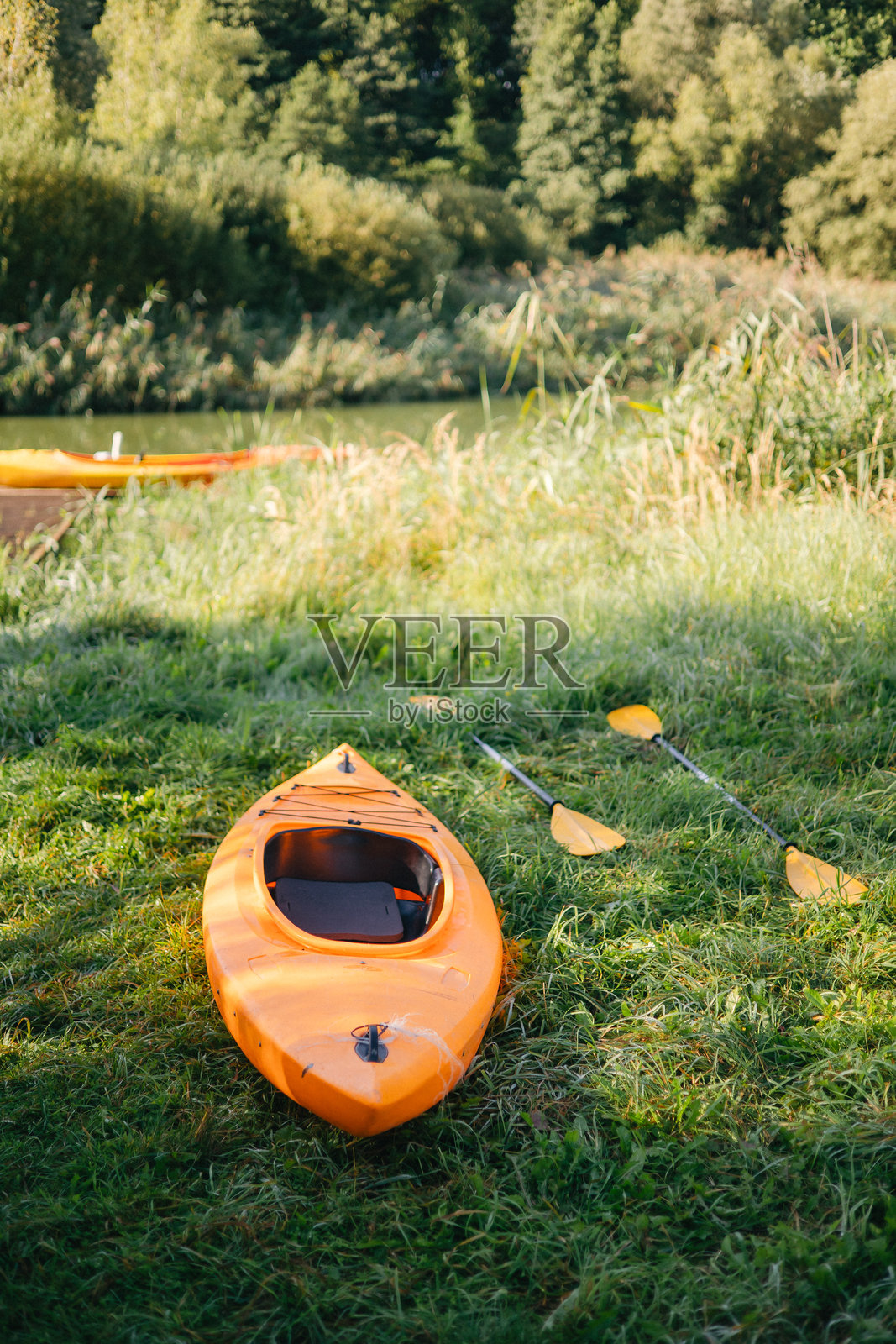 日出皮划艇:宁静的早晨景色照片摄影图片