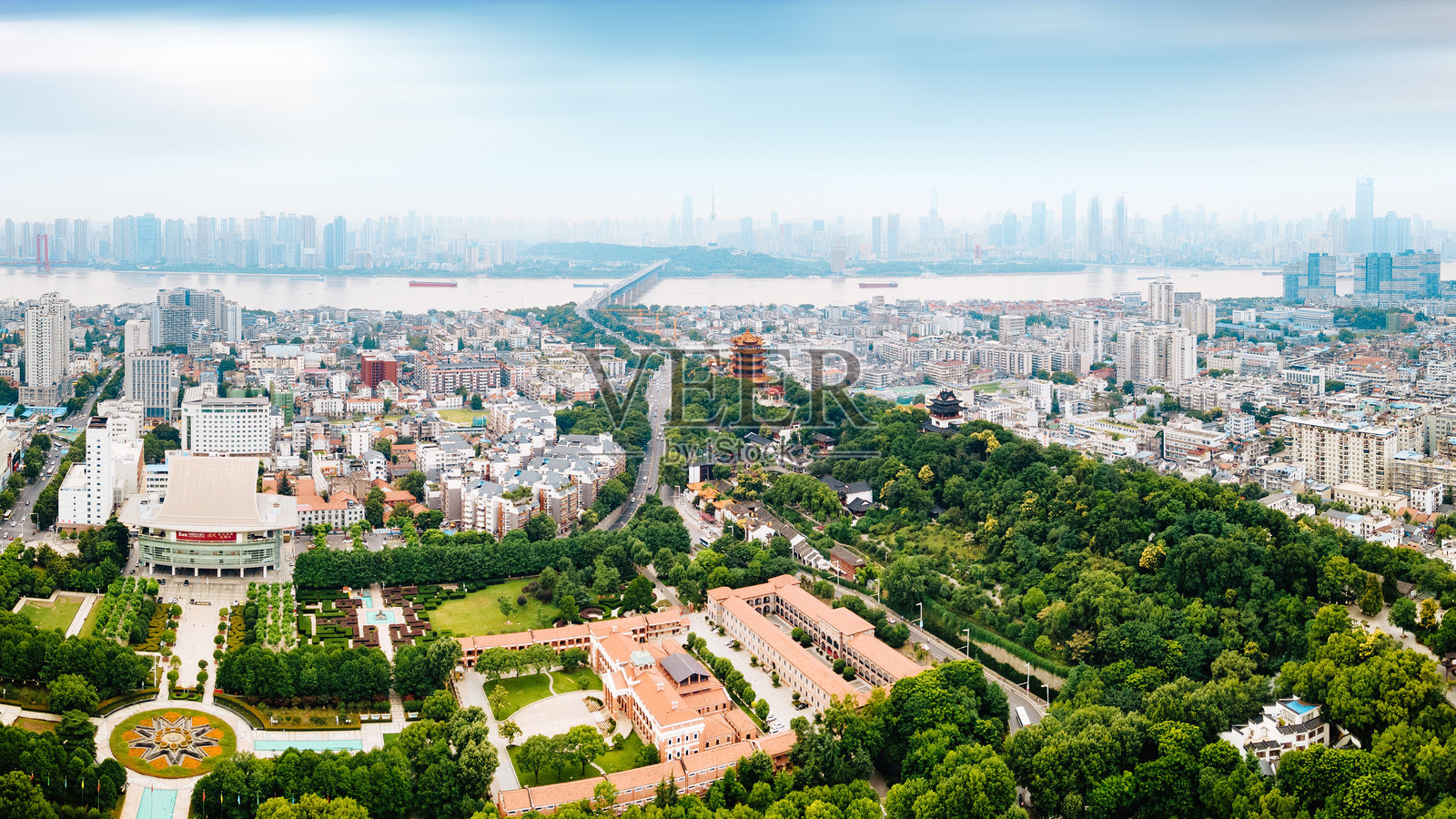 武汉城市风光黄鹤楼公园照片摄影图片