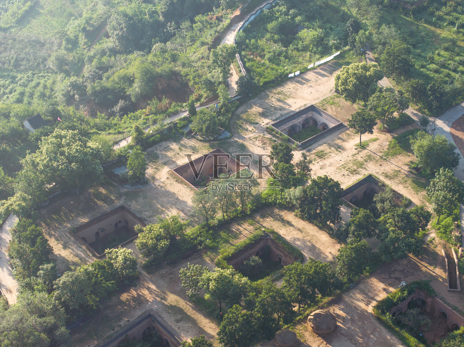 河南三门峡陕州地坑院照片摄影图片