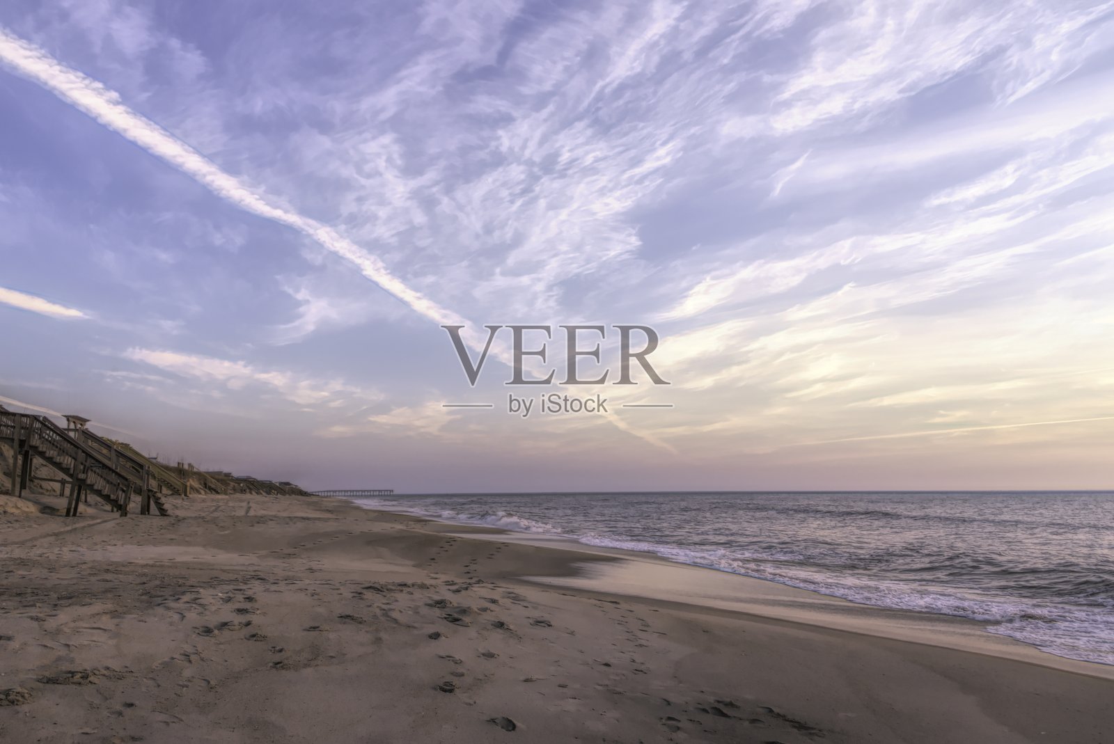 日落时海滩对天空的风景照片摄影图片