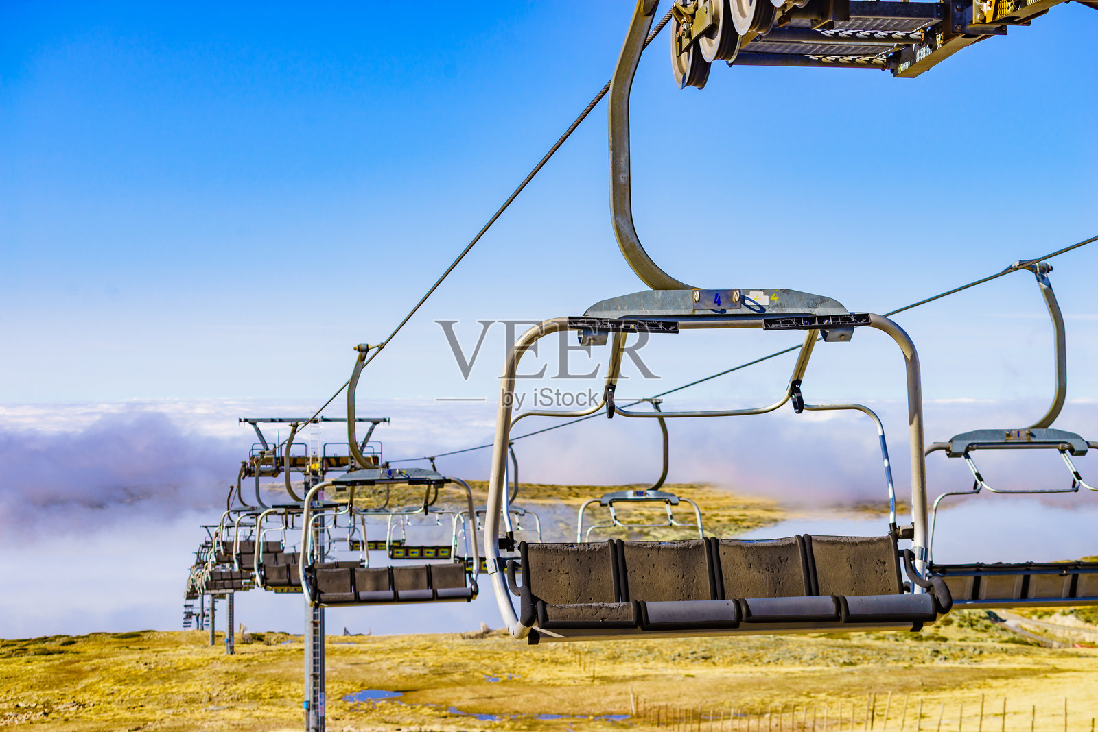 葡萄牙埃斯特雷拉山的升降椅照片摄影图片