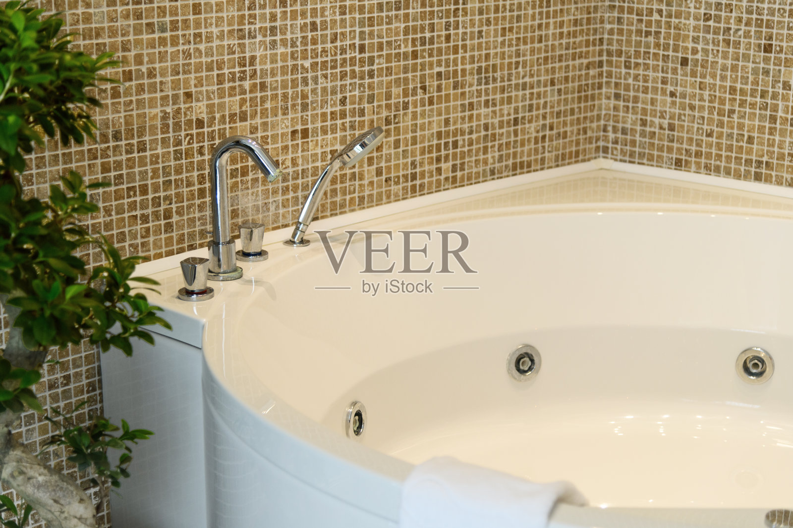 酒店房间的按摩浴缸特写照片摄影图片