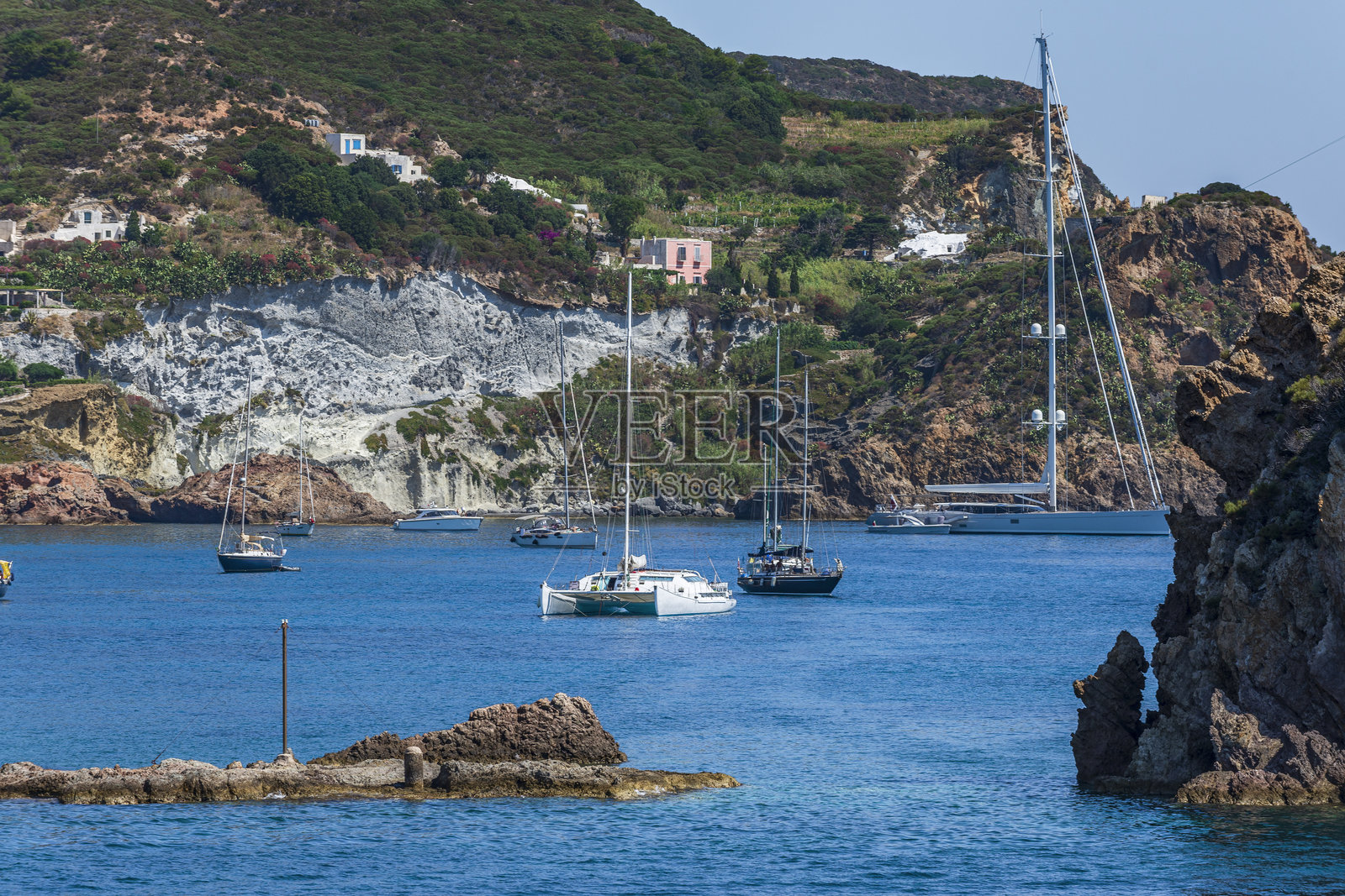 蓬扎岛岩石海岸照片摄影图片