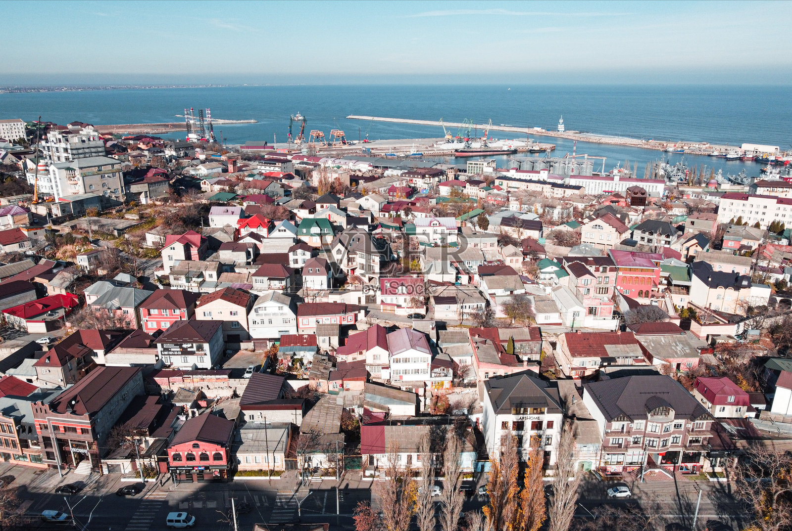 海对天空的高角度城镇景观视图照片摄影图片