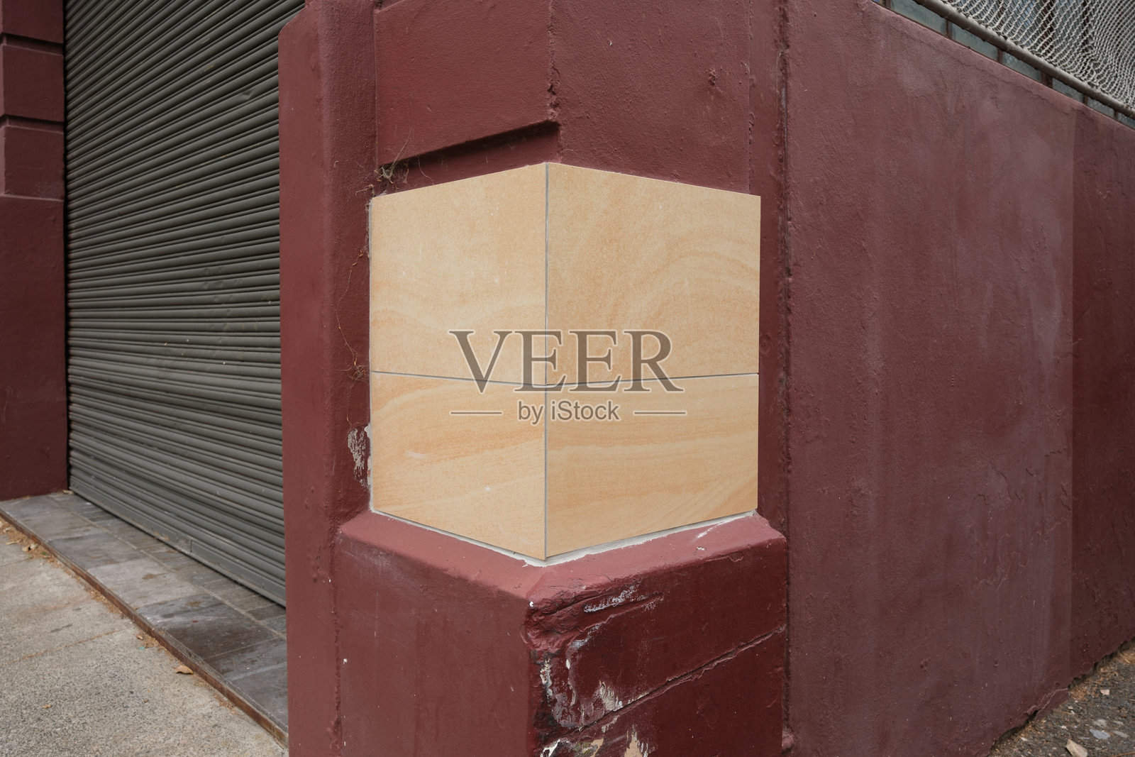 一个红色建筑的角落,有砂岩的细节照片摄影图片