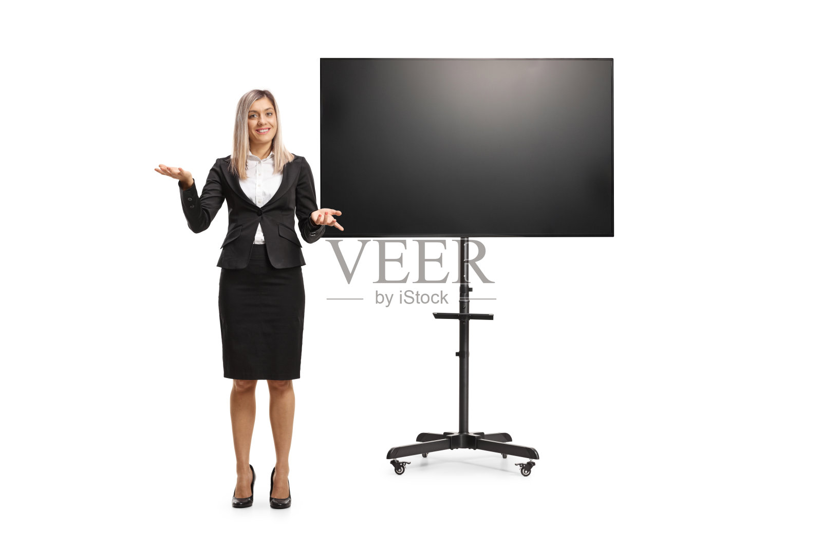 一个穿着西装的职业女性站在电视机前的全身画像照片摄影图片