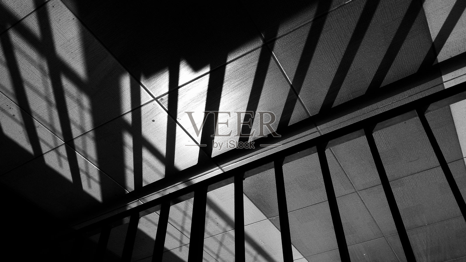 窗户阴影的低角度视图照片摄影图片