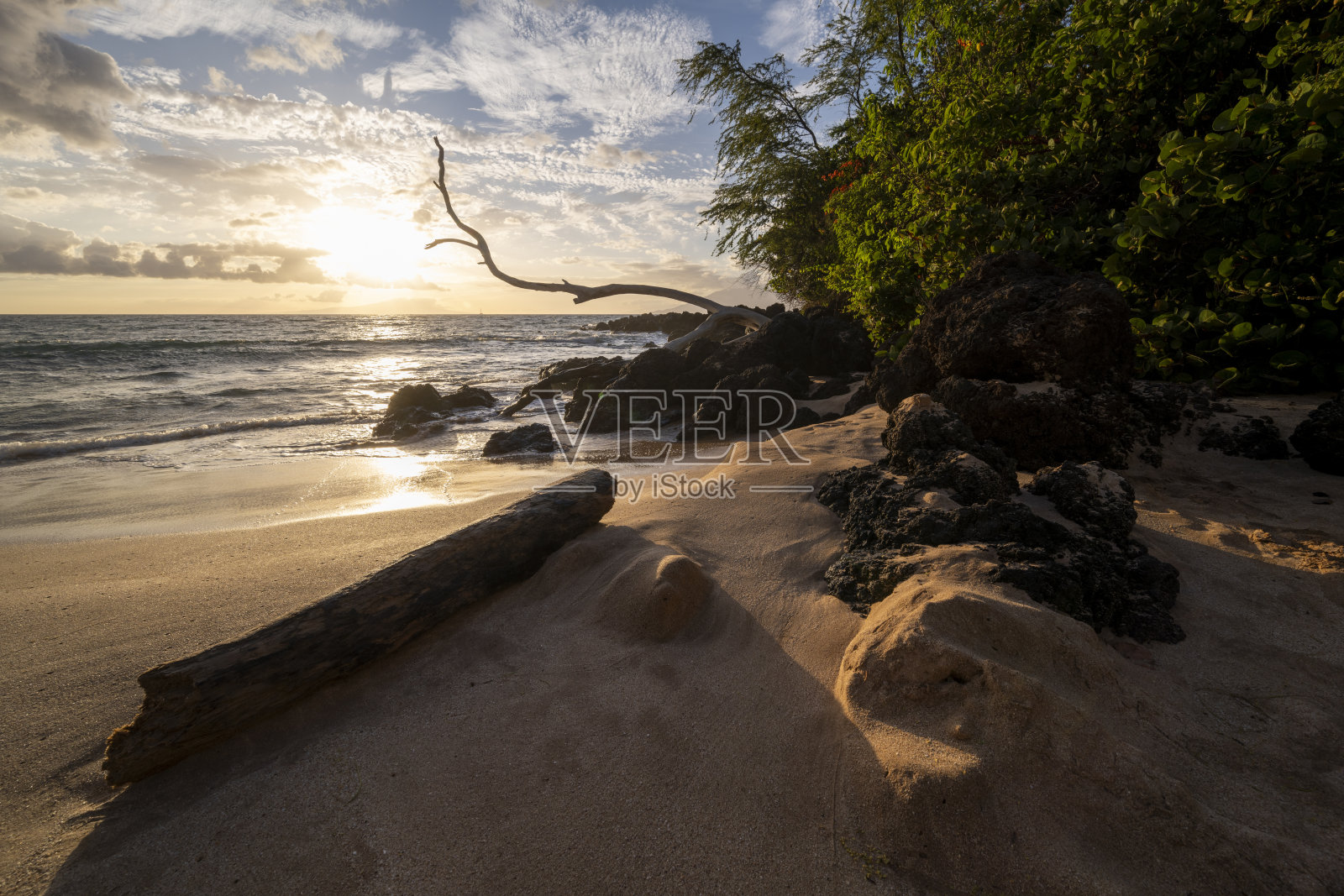 马鲁阿卡海滩的日落照片摄影图片